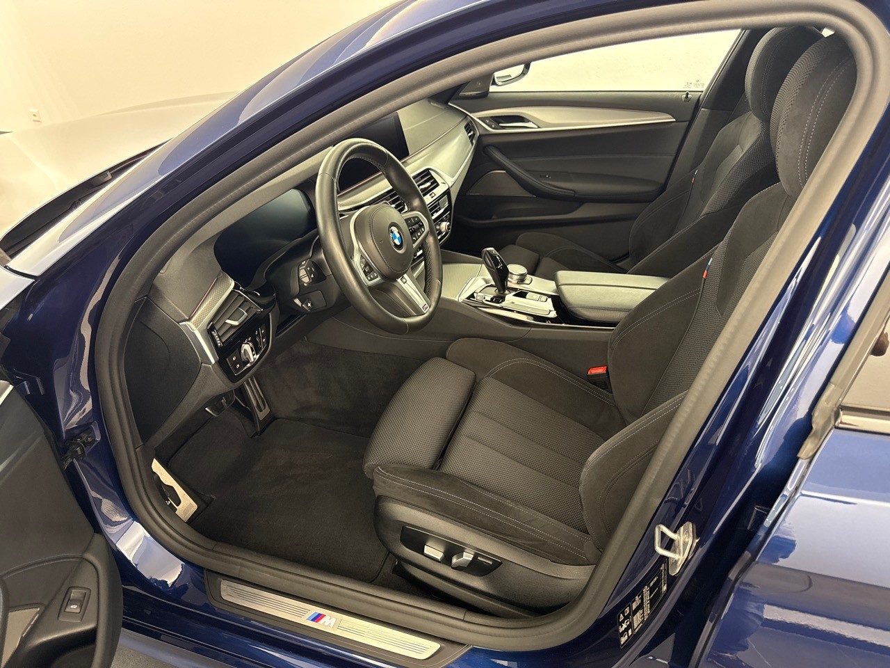 BMW 530i xDr 48VTour. M Sport-image-4