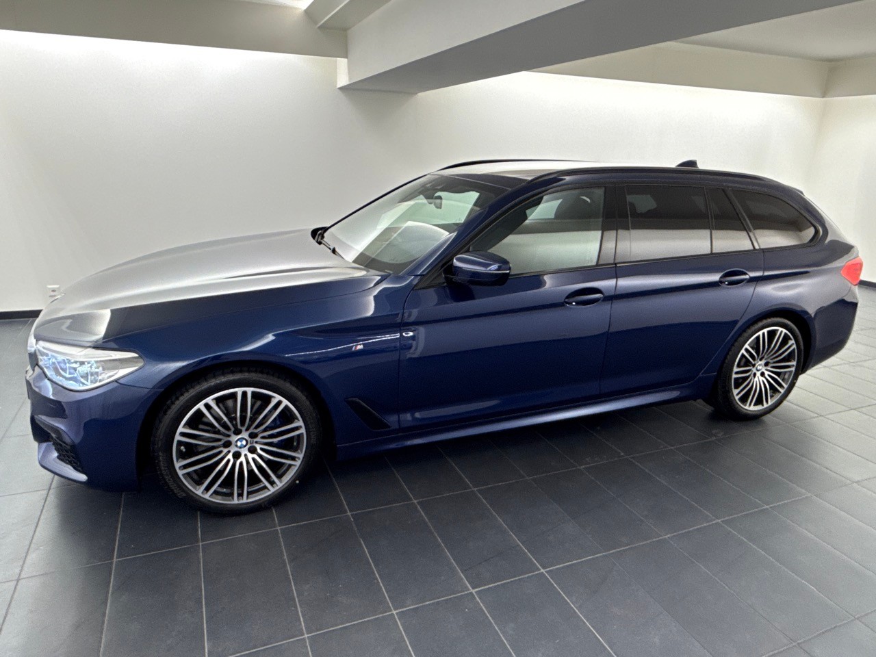 BMW 530i xDr 48VTour. M Sport-image-17