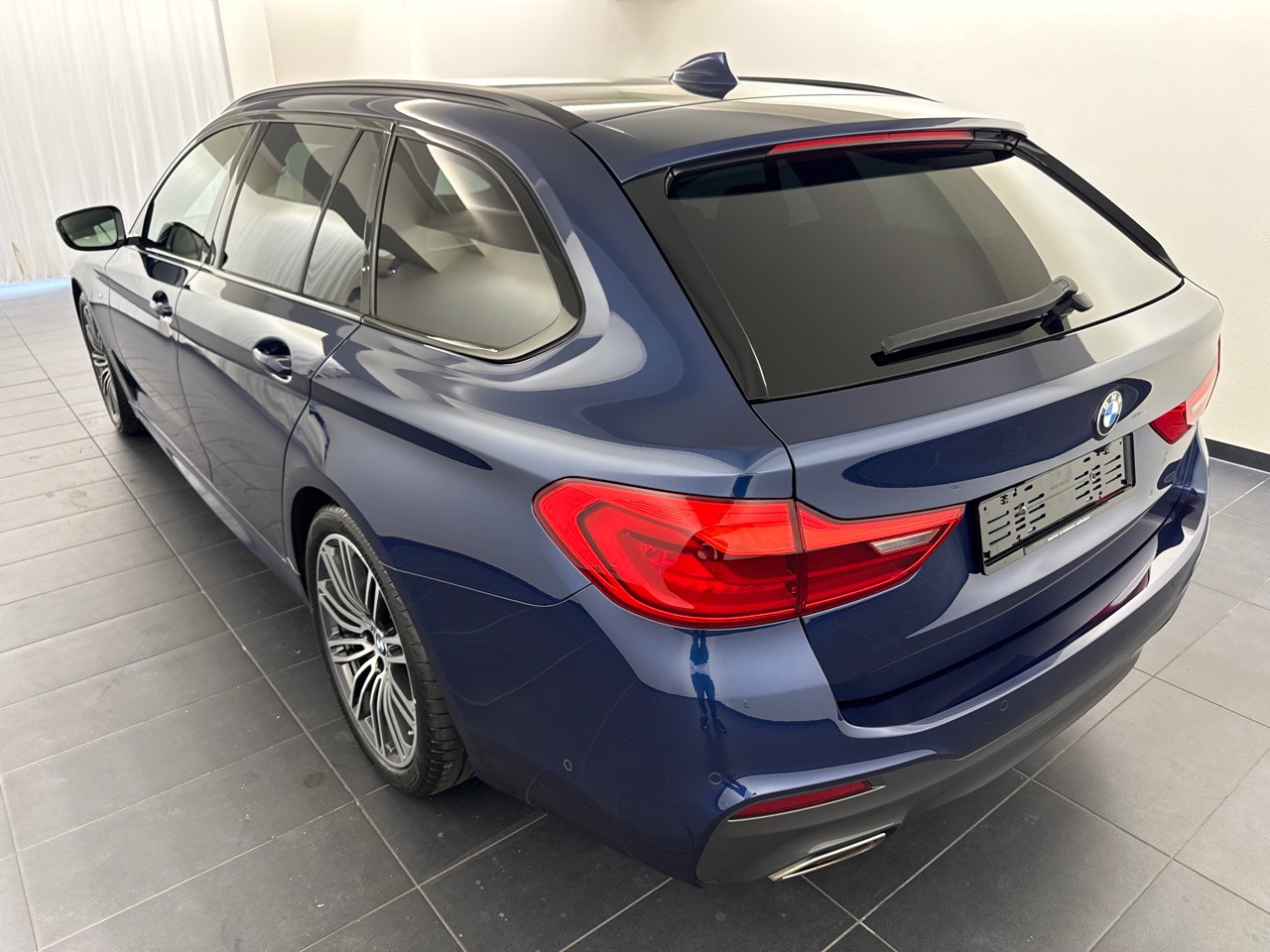 BMW 530i xDr 48VTour. M Sport-showroom-element-1