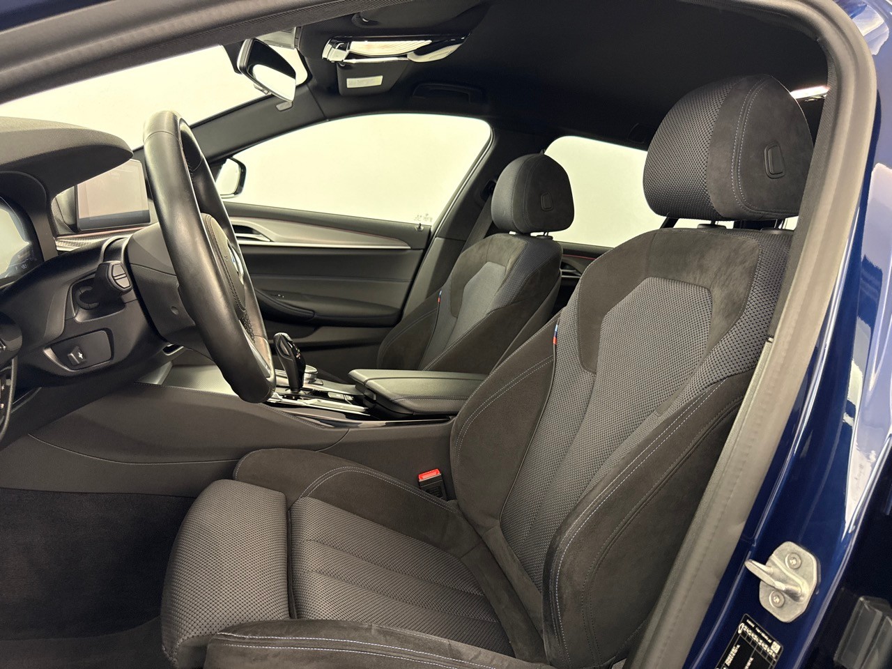 BMW 530i xDr 48VTour. M Sport-image-14