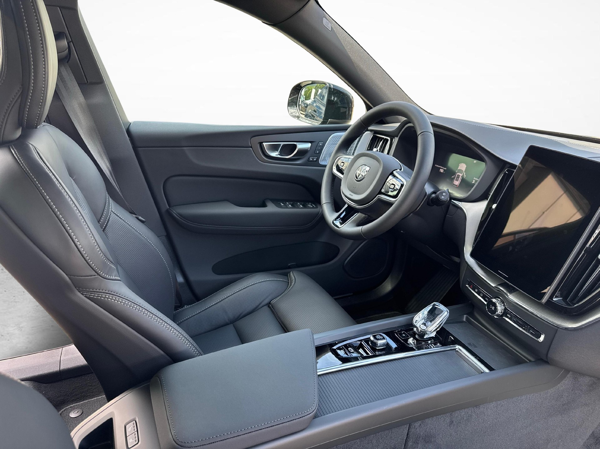 VOLVO XC60 2.0 T8 TE Ultra Dark eAWD-image-9