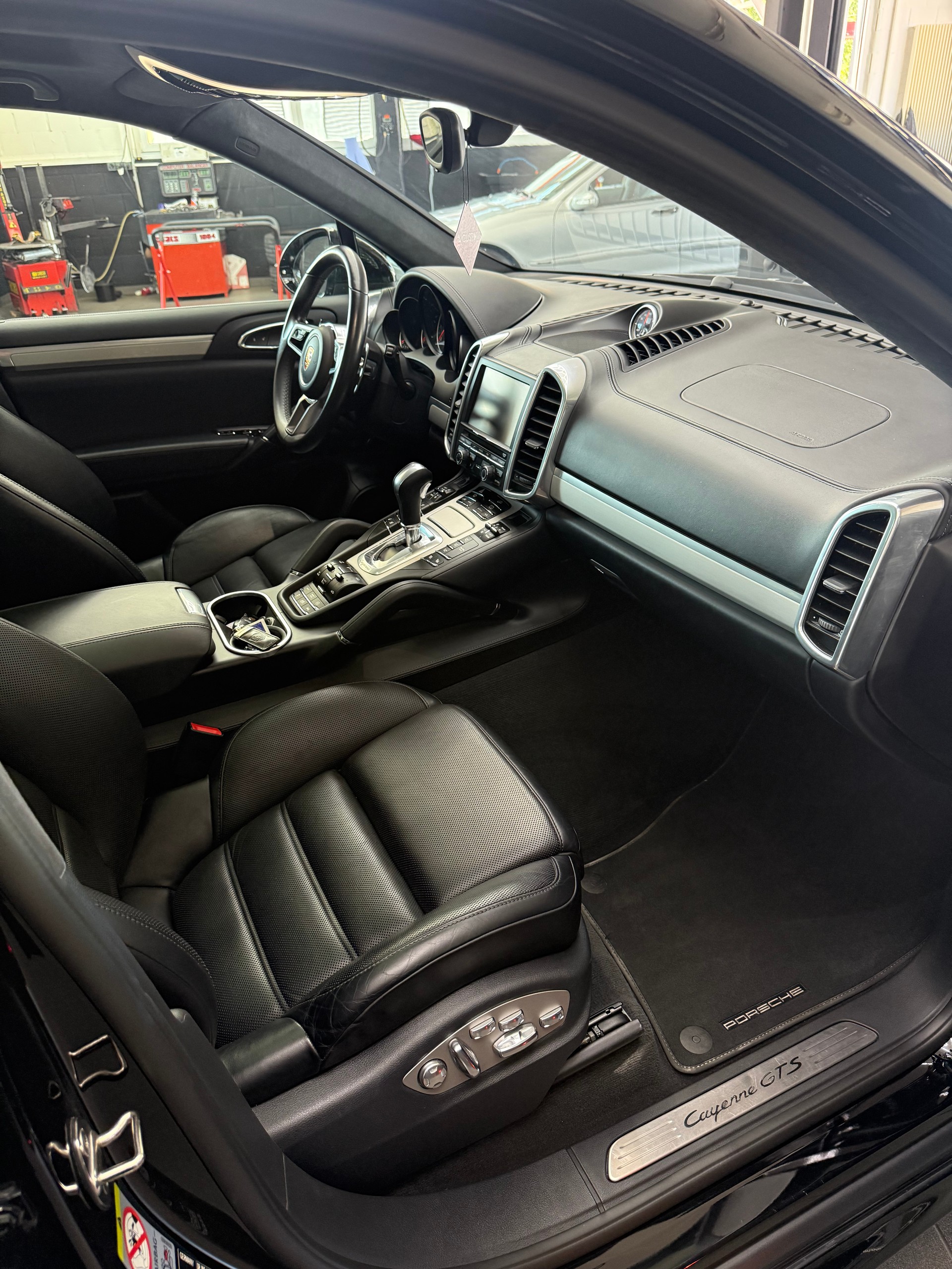 PORSCHE Cayenne GTS|62’000 km|Vollausstattung | 1A Zustand •Luftfahrwerk•Sport Chrono•Panorama•BOSE•Standheizung•Alcantara•-image-6