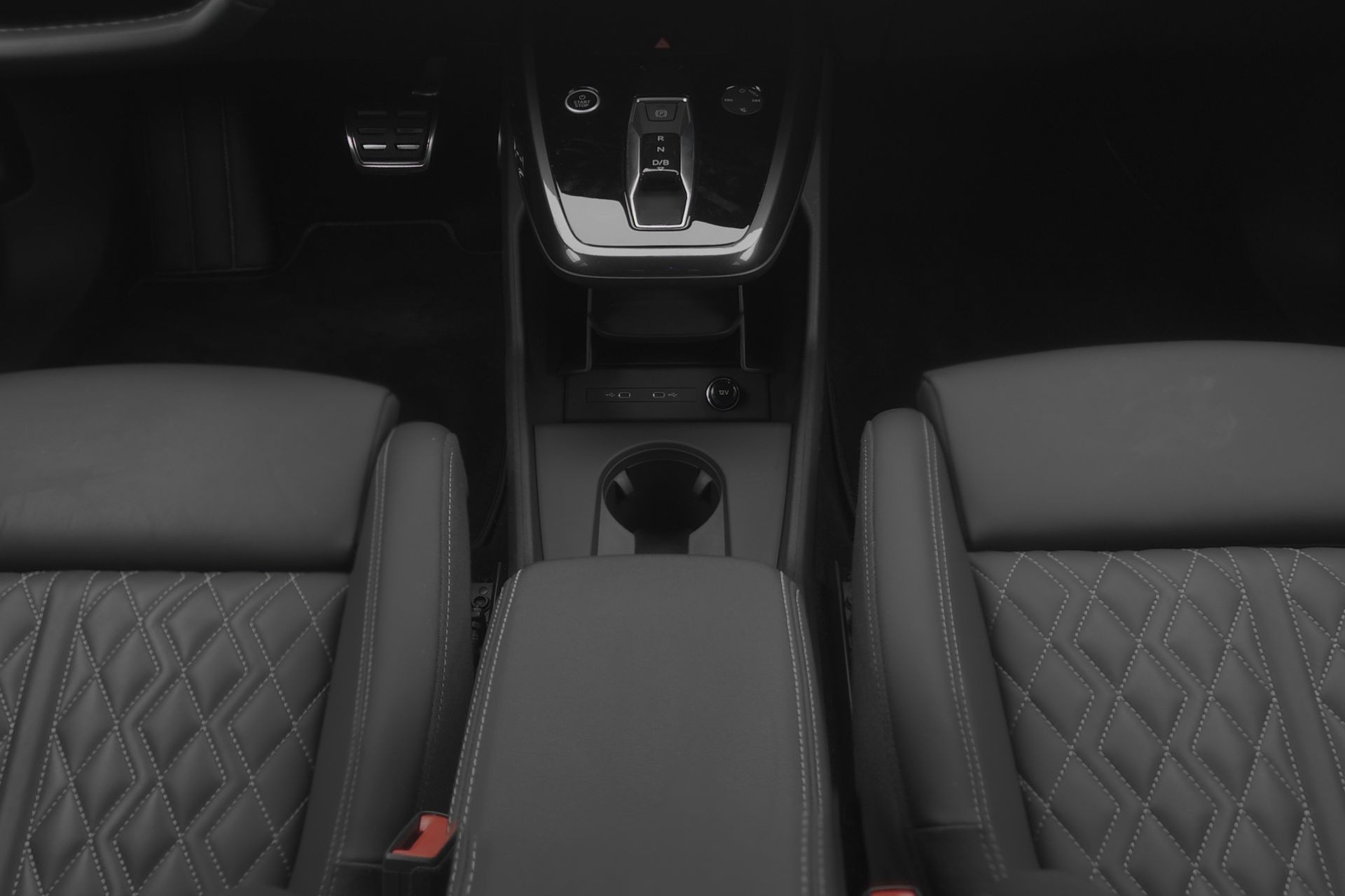 AUDI Q4 e-tron 55 quattro S line mit Wärmepumpe, Anhängerkupplung & Panoramadach-image-8