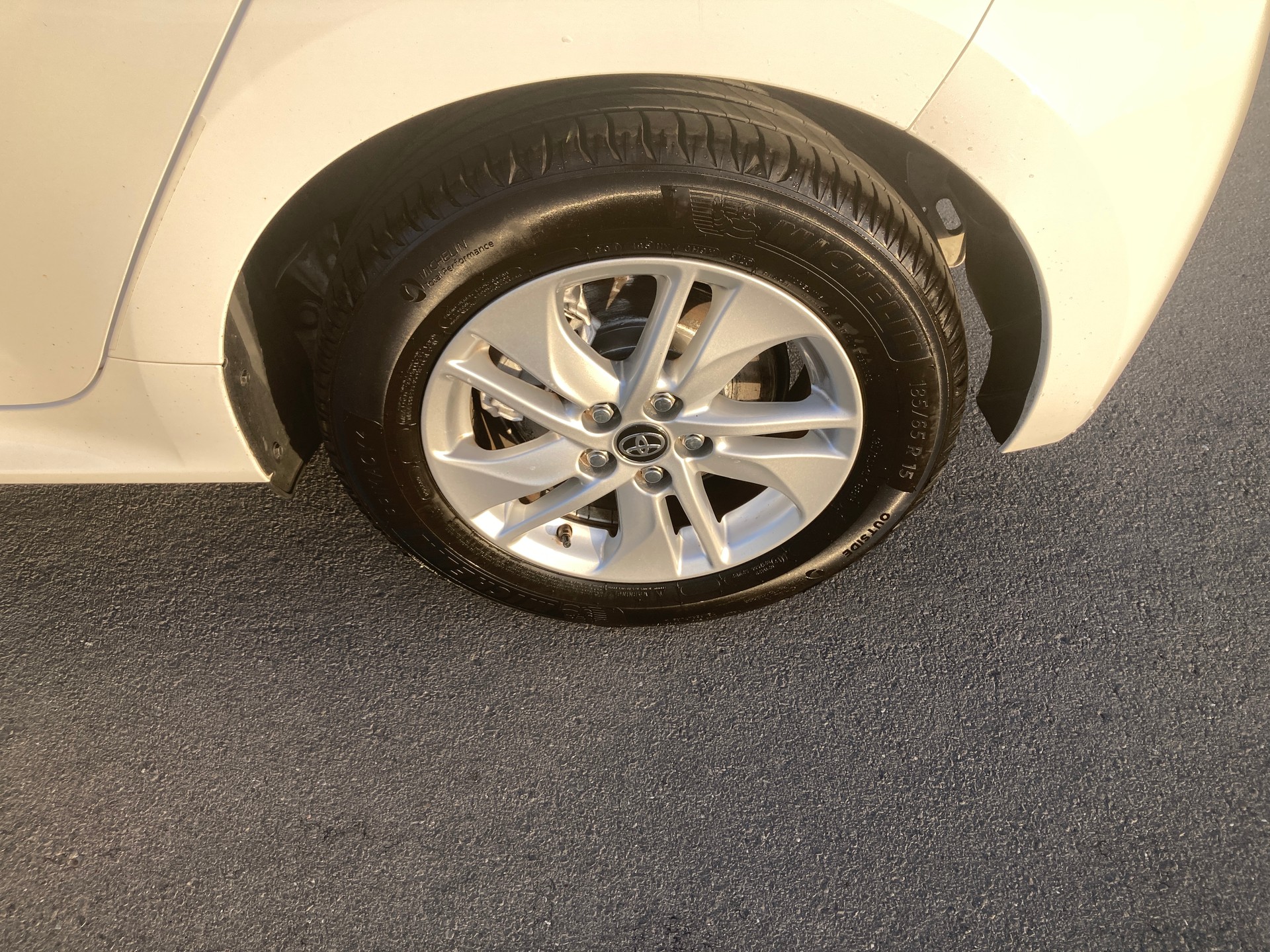 TOYOTA Yaris 1.5 Comfort e-CVT-image-4