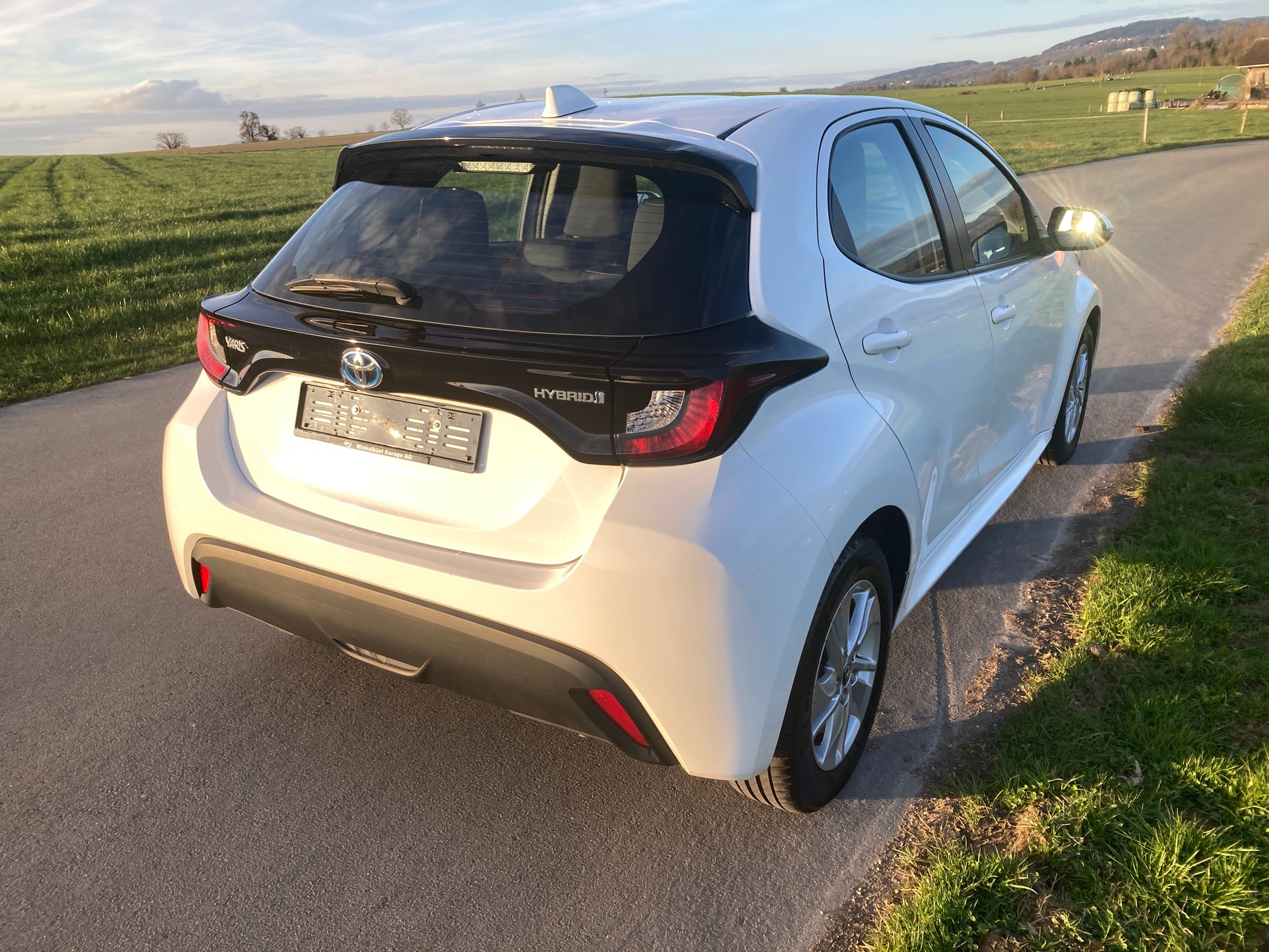 TOYOTA Yaris 1.5 Comfort e-CVT-image-2