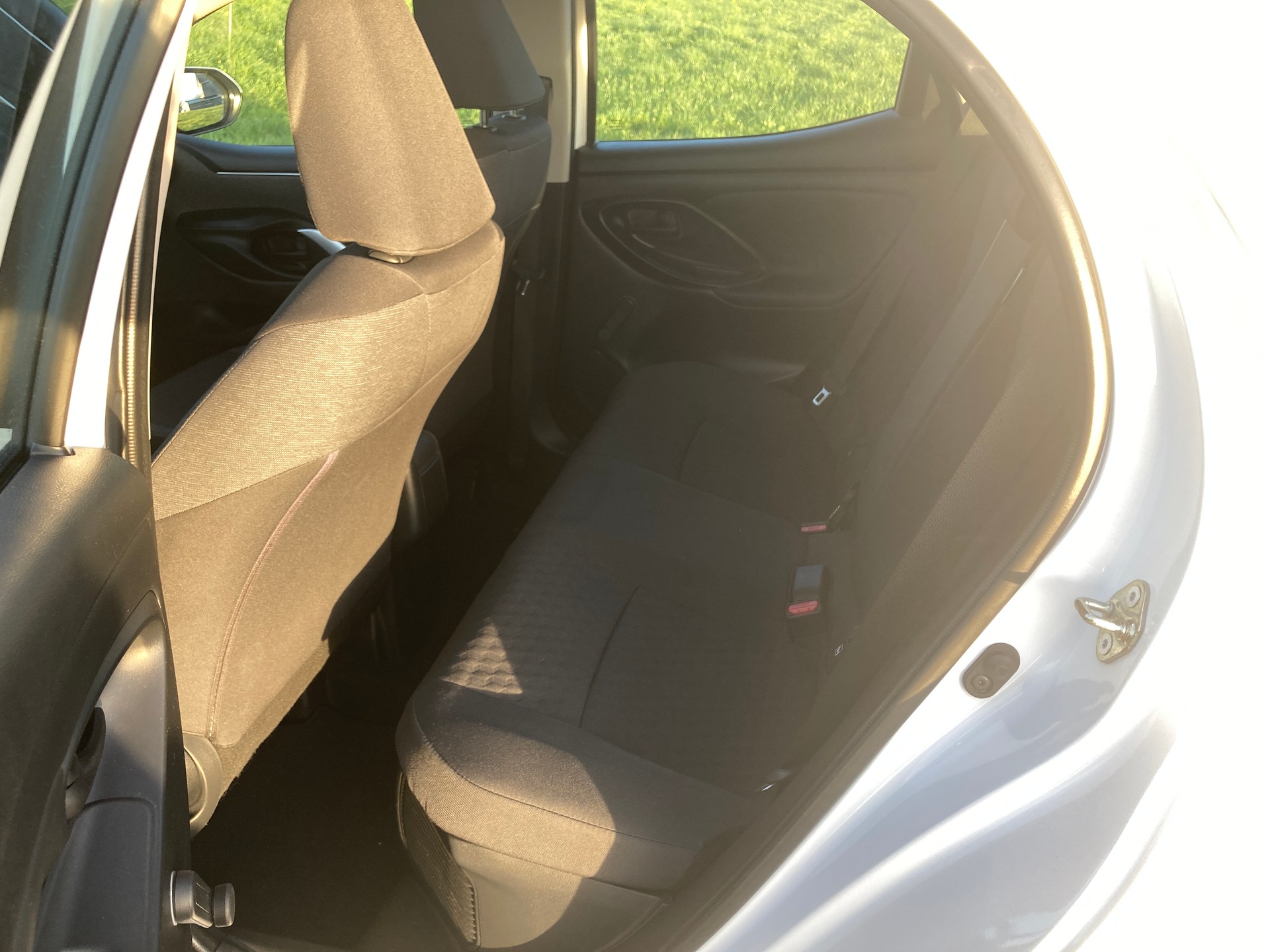 TOYOTA Yaris 1.5 Comfort e-CVT-image-6