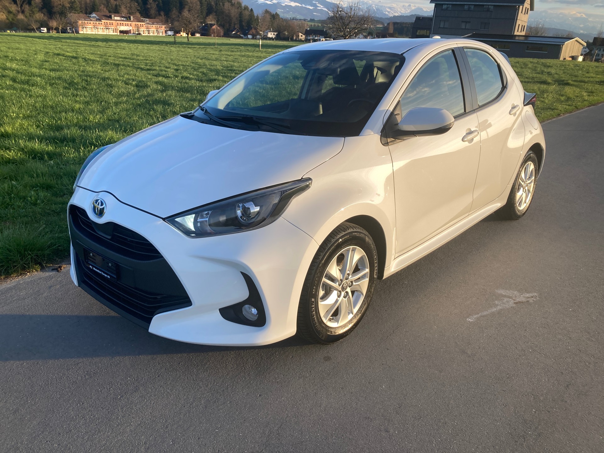 TOYOTA Yaris 1.5 Comfort e-CVT-image-0