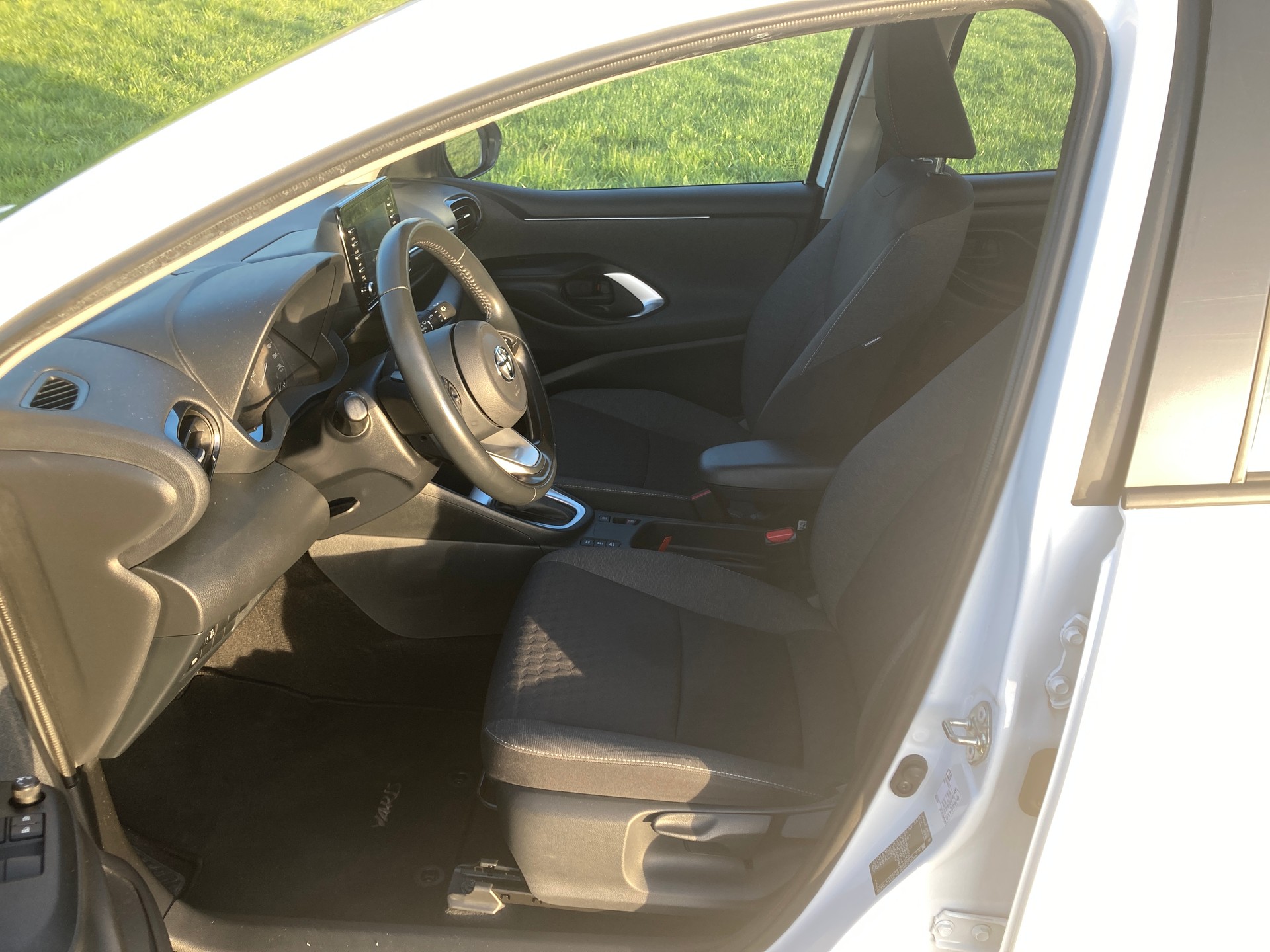 TOYOTA Yaris 1.5 Comfort e-CVT-image-7