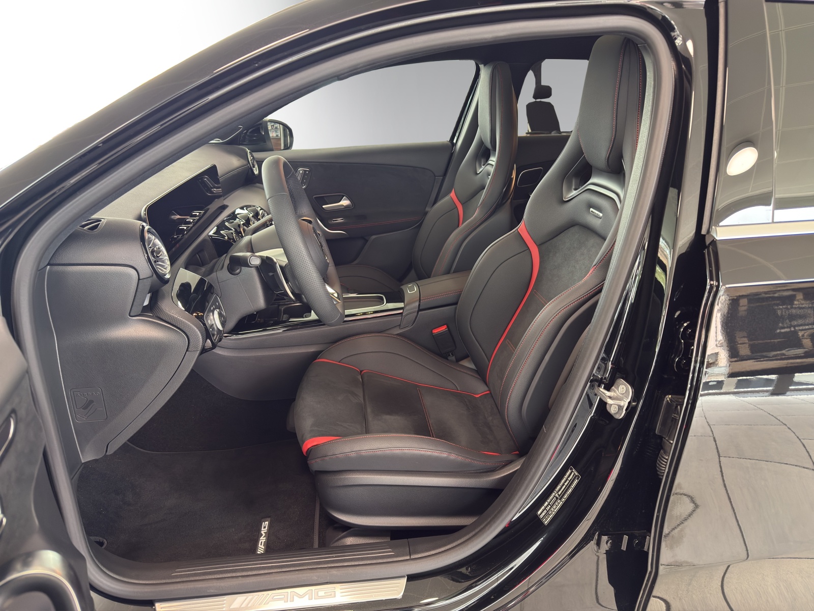 MERCEDES-BENZ A AMG 35 4Matic 8G-DCT-image-6