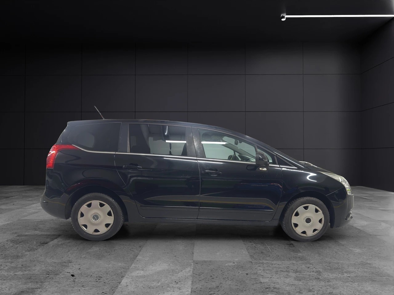 PEUGEOT 5008 1.6 16V T Sport-image-3
