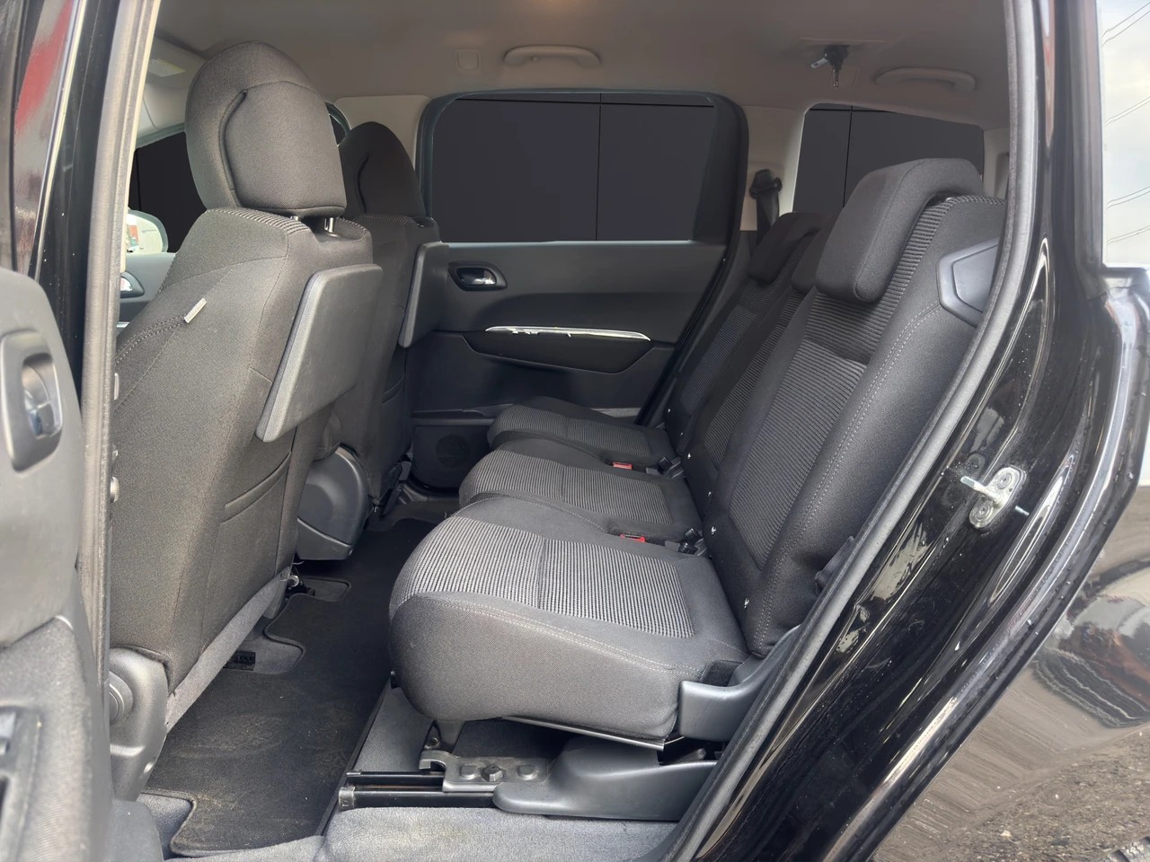PEUGEOT 5008 1.6 16V T Sport-image-9