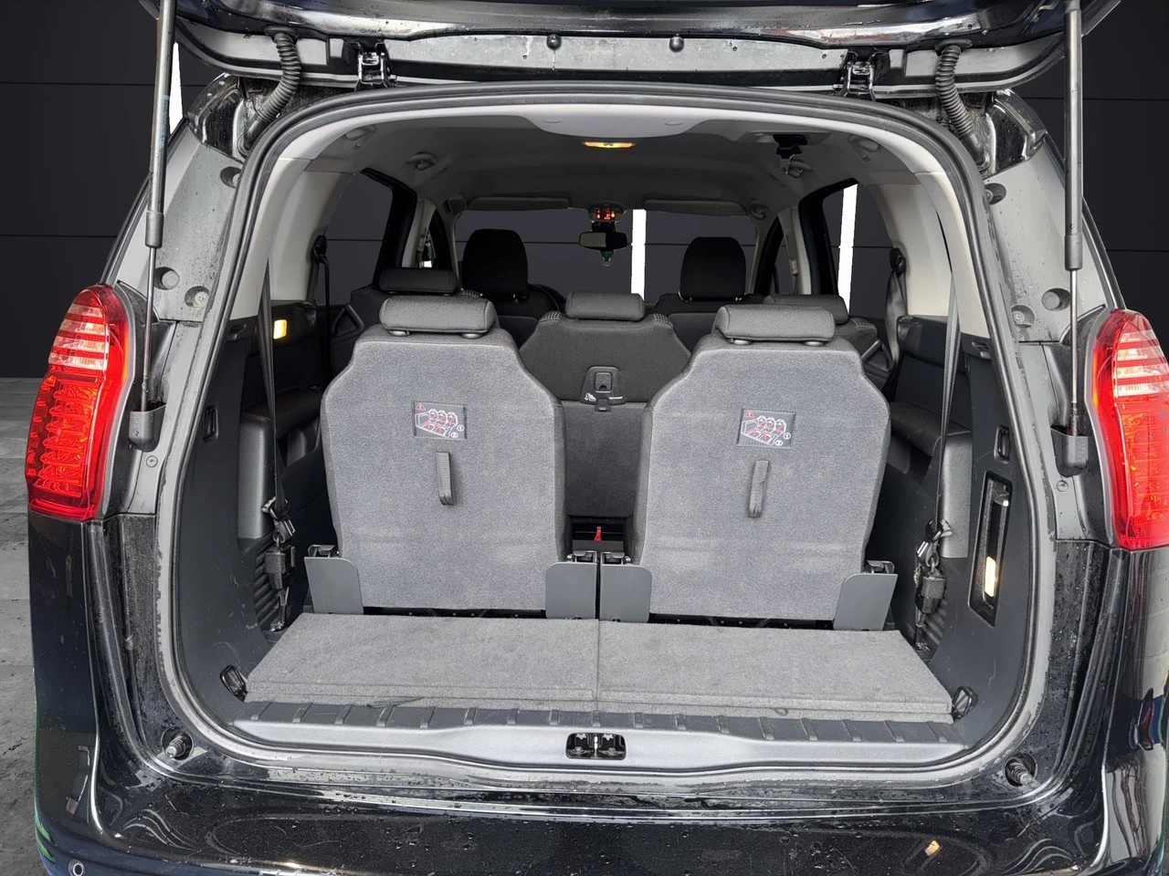 PEUGEOT 5008 1.6 16V T Sport-image-8