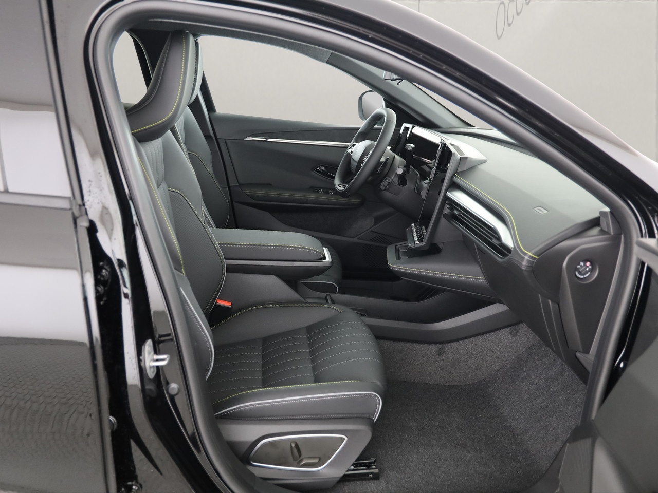 RENAULT Mégane E-Tech iconic-image-6