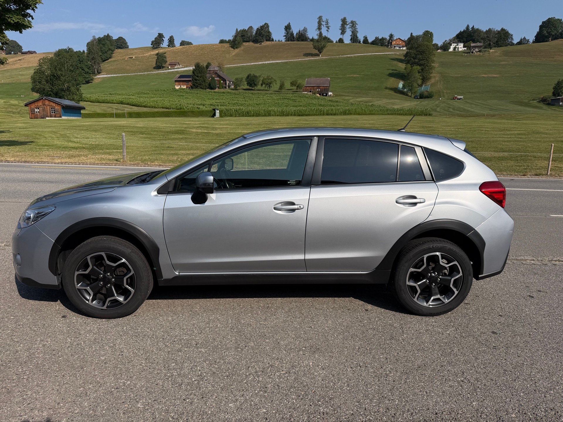 SUBARU XV 2.0 Swiss Two AWD CVT-image-2