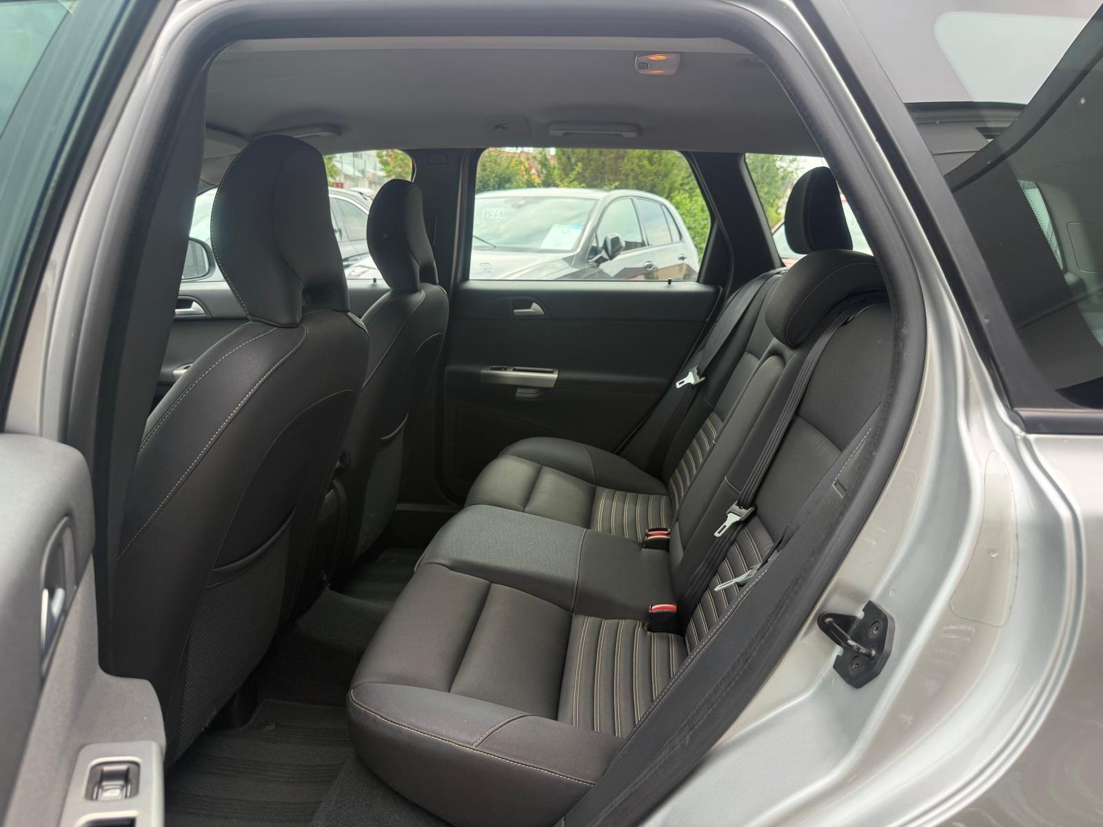 VOLVO V50 2.0D Momentum-image-12