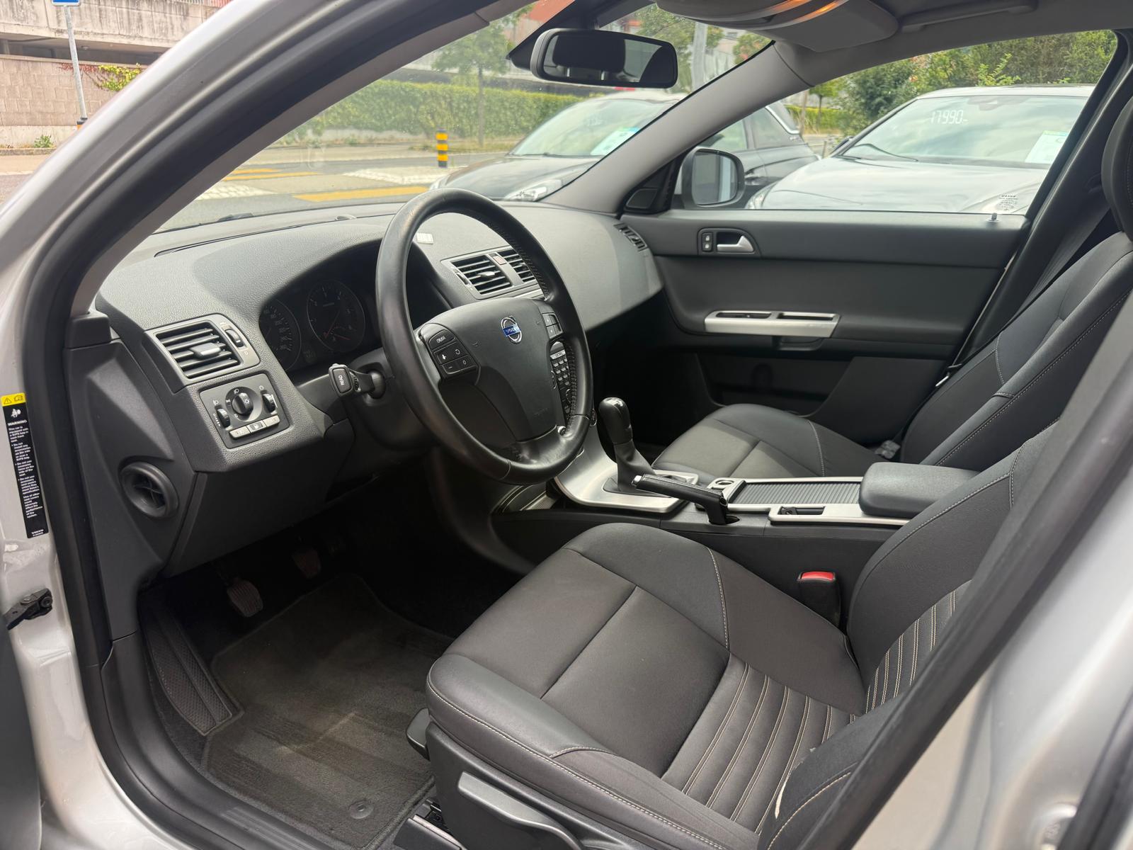 VOLVO V50 2.0D Momentum-image-8