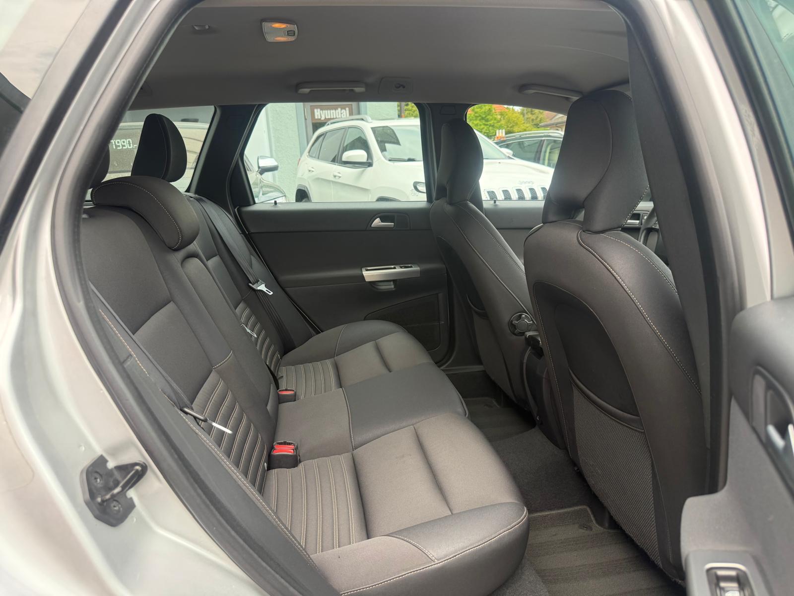 VOLVO V50 2.0D Momentum-image-13