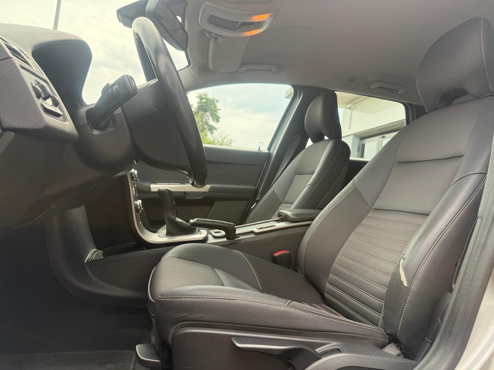 VOLVO V50 2.0D Momentum-image-9