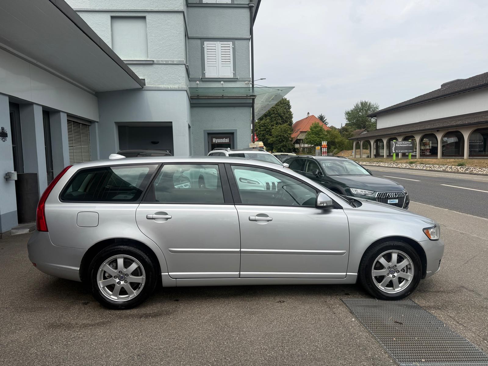 VOLVO V50 2.0D Momentum-image-5