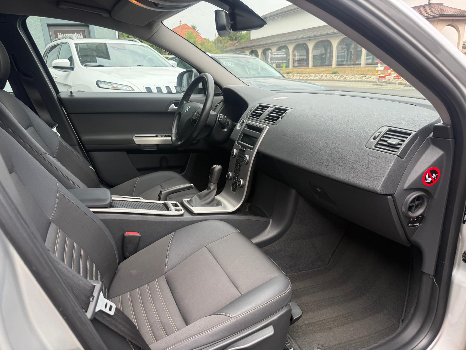 VOLVO V50 2.0D Momentum-image-10