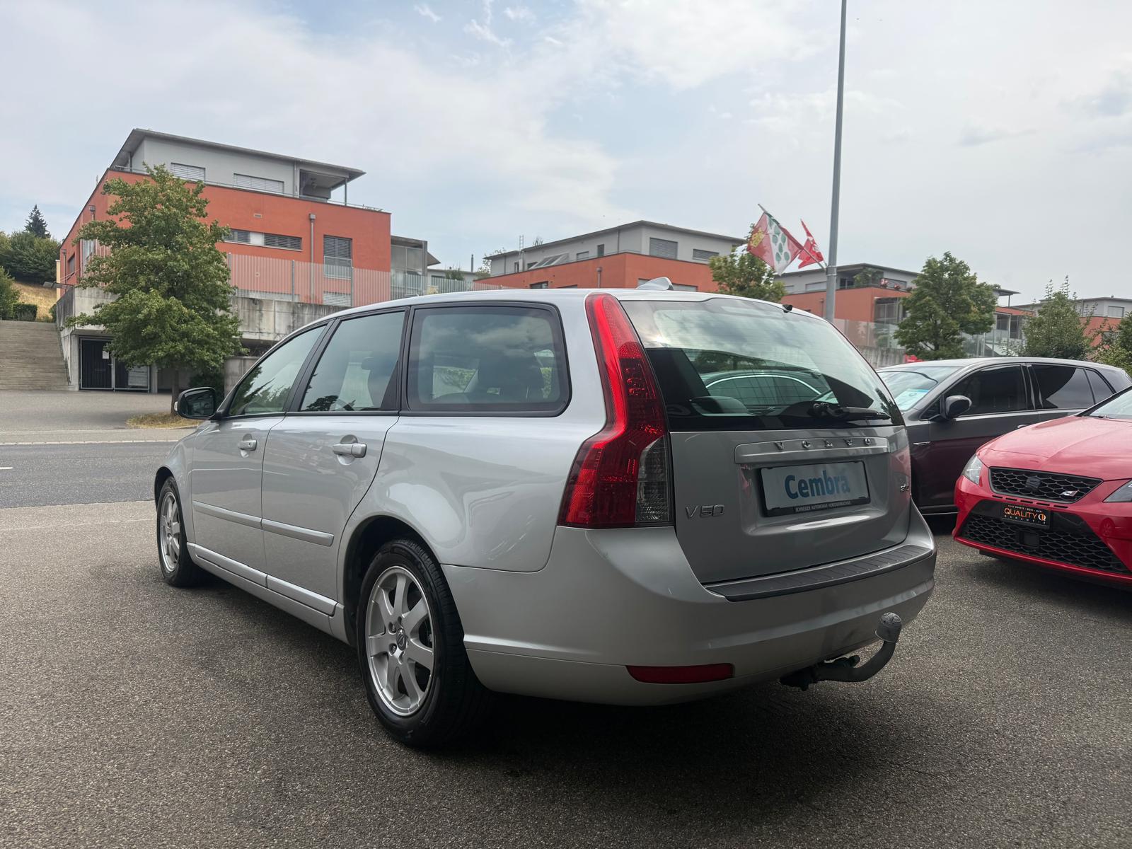VOLVO V50 2.0D Momentum-image-2