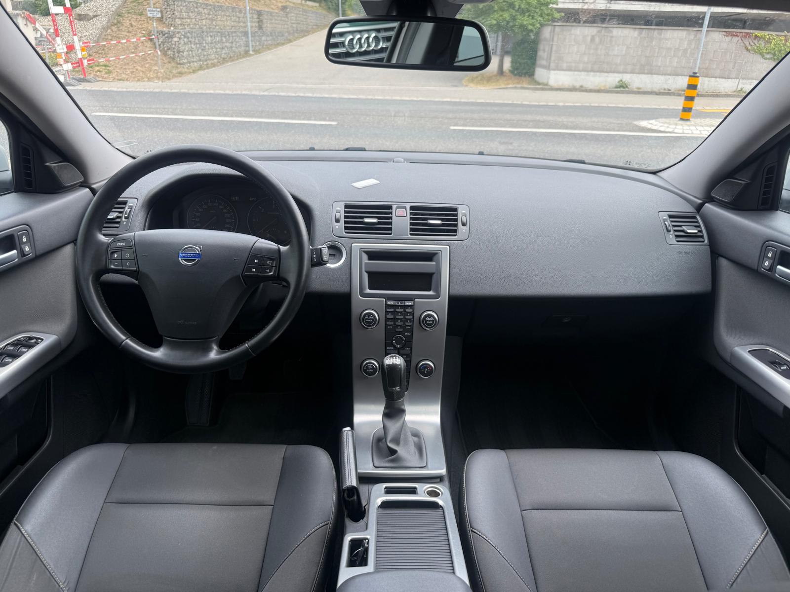 VOLVO V50 2.0D Momentum-image-11