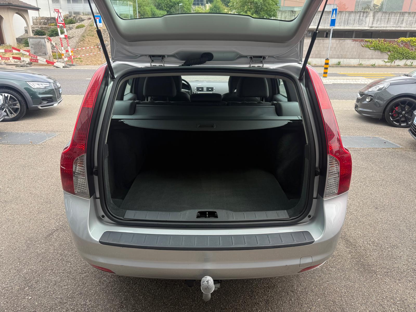 VOLVO V50 2.0D Momentum-image-15