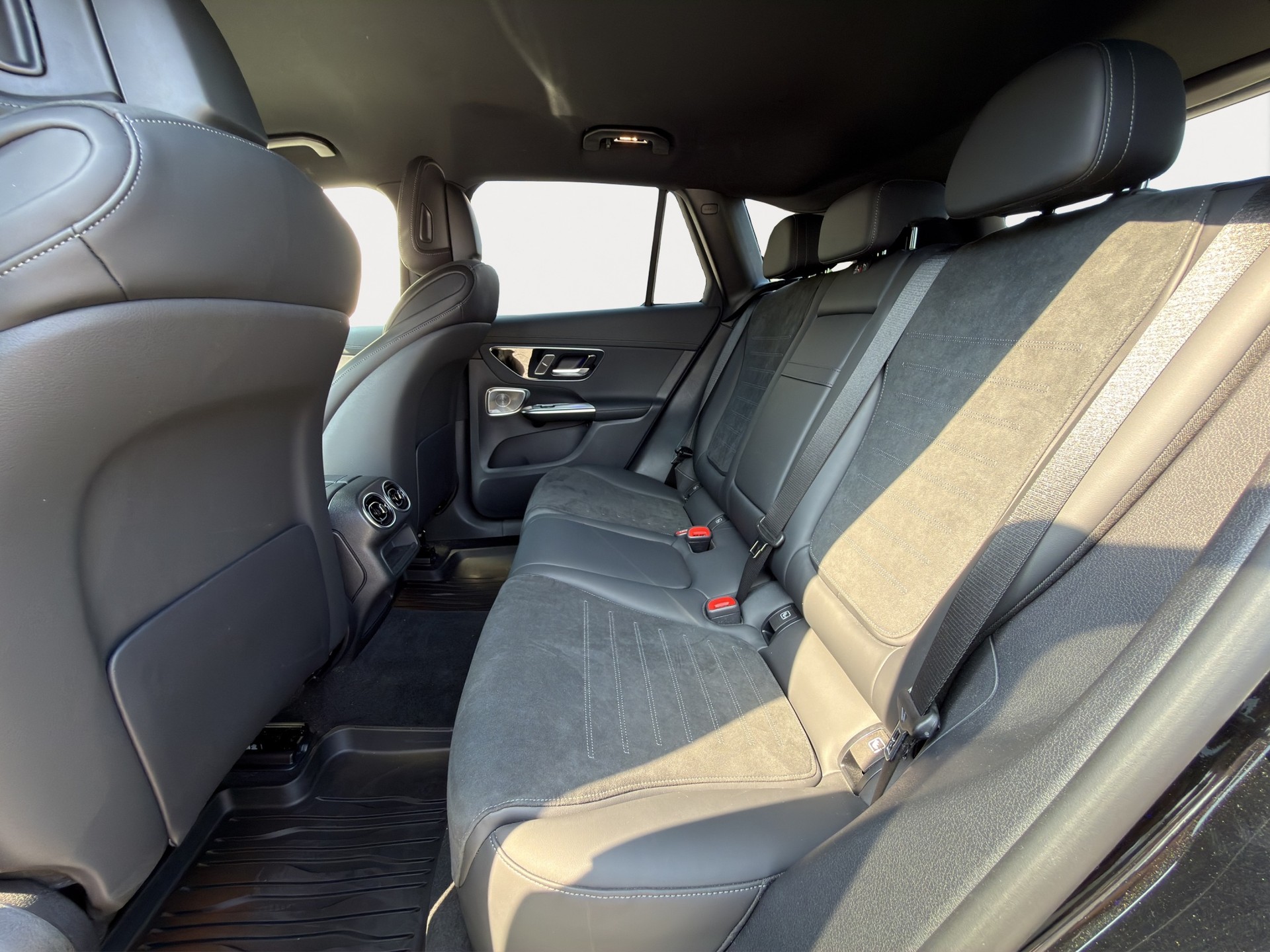 MERCEDES-BENZ GLC 220 d 4Matic AMG Line-image-11