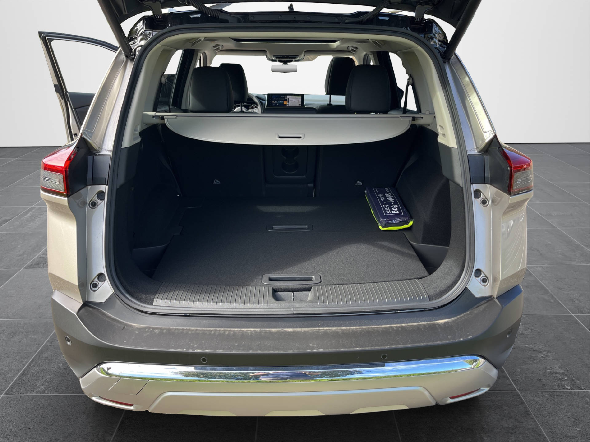 NISSAN X-Trail 1.5 VC-T Tekna+ e-4orce-image-16
