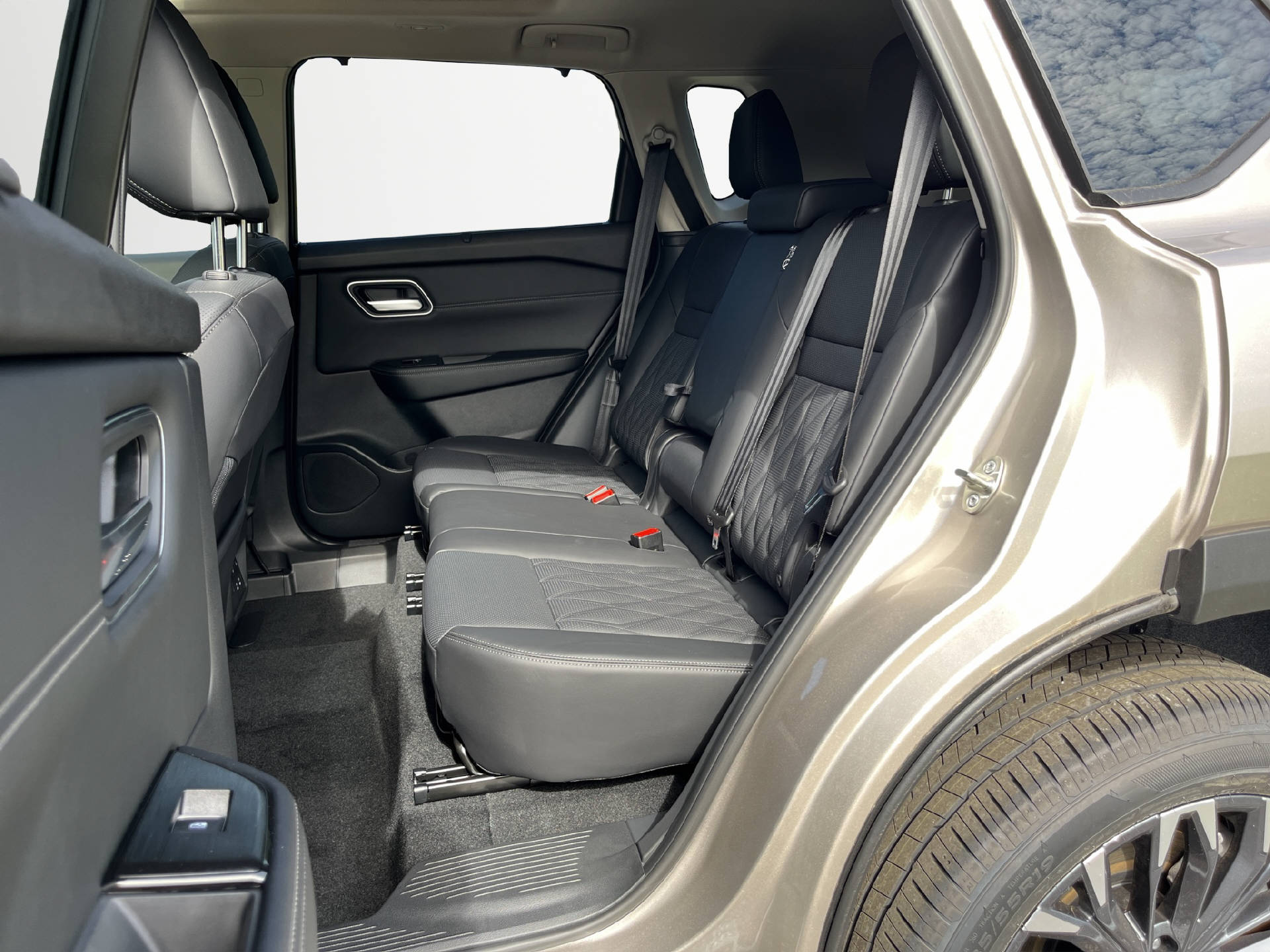 NISSAN X-Trail 1.5 VC-T Tekna+ e-4orce-image-13