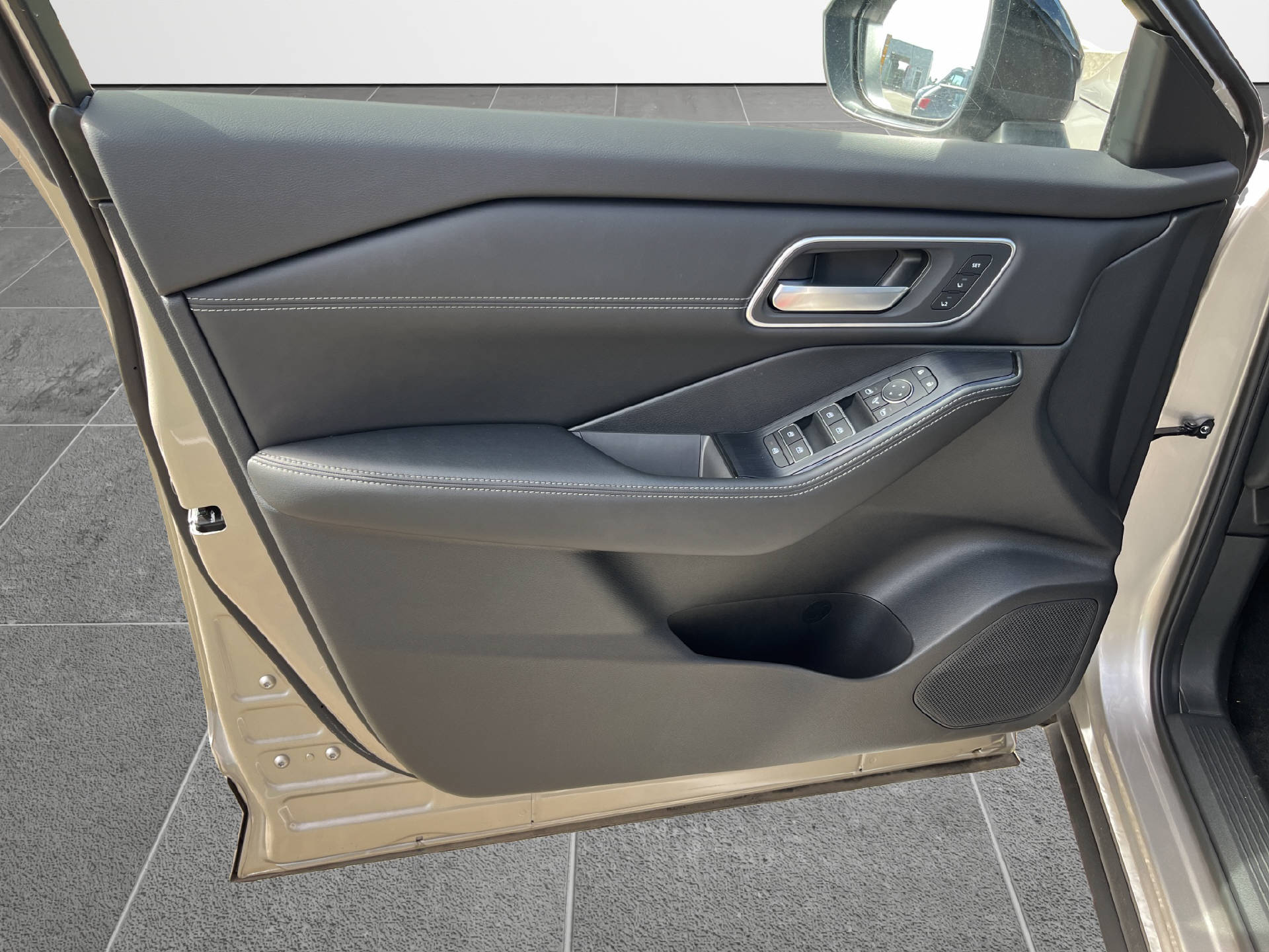 NISSAN X-Trail 1.5 VC-T Tekna+ e-4orce-image-15