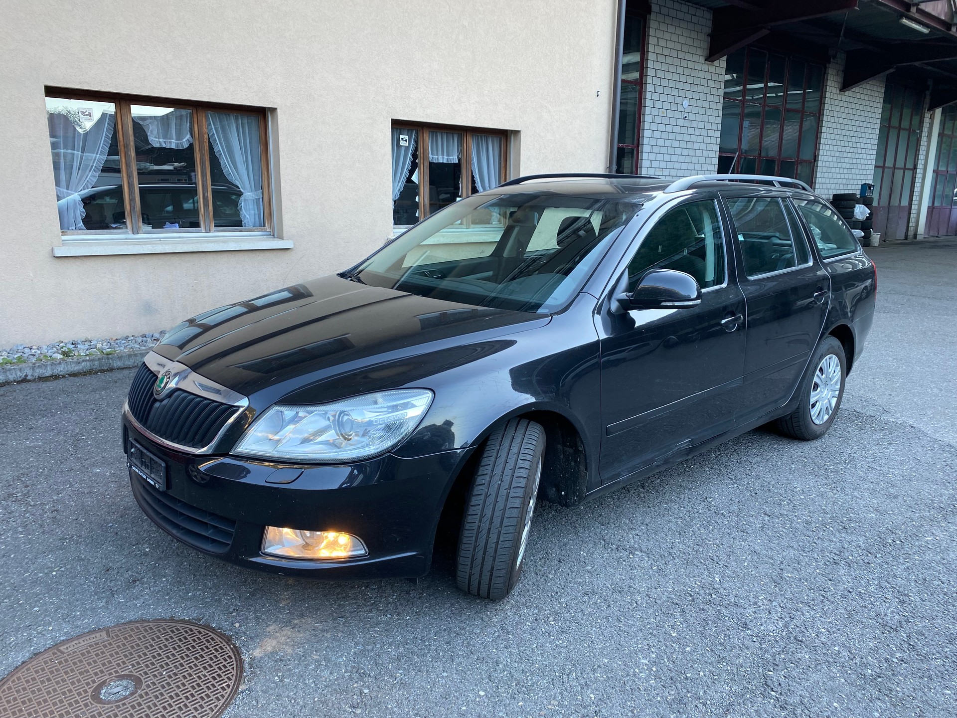 SKODA Octavia Combi 1.8 TSI Adventure 4x4-image-1