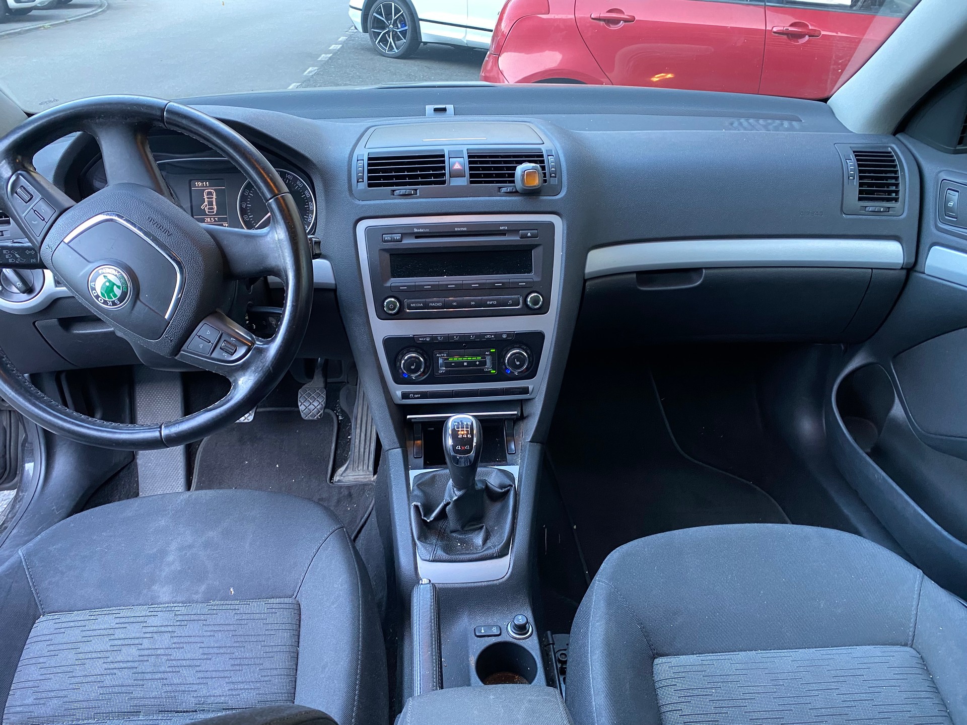 SKODA Octavia Combi 1.8 TSI Adventure 4x4-image-3