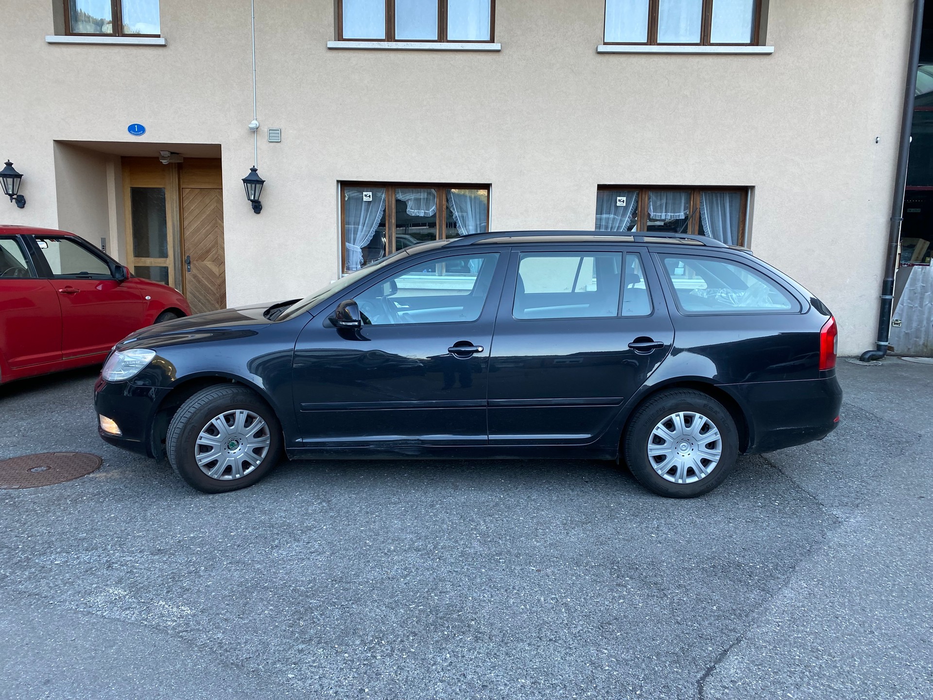 SKODA Octavia Combi 1.8 TSI Adventure 4x4-image-0