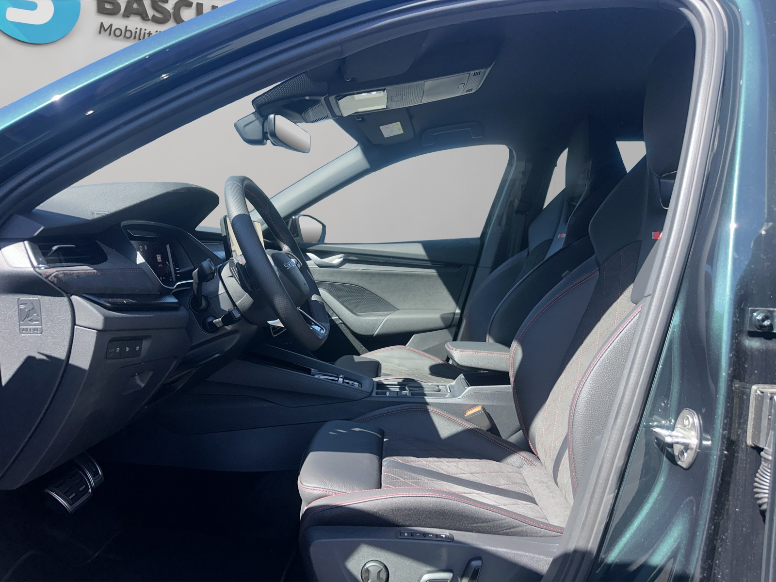 SKODA Octavia Combi 2.0 TSI DSG RS 30 Years Edition-showroom-element-3