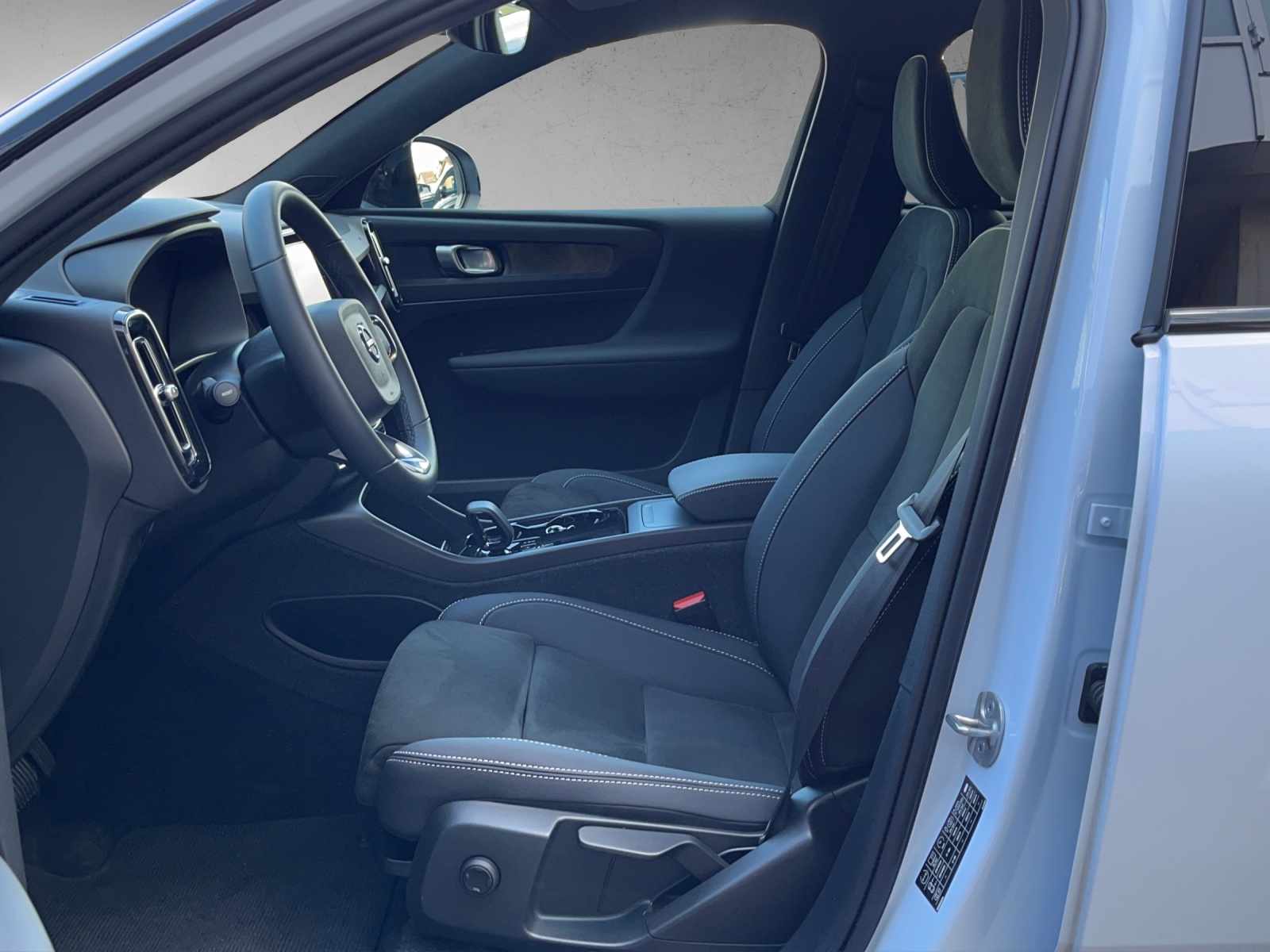 VOLVO XC40 E80 Twin Plus AWD-image-8