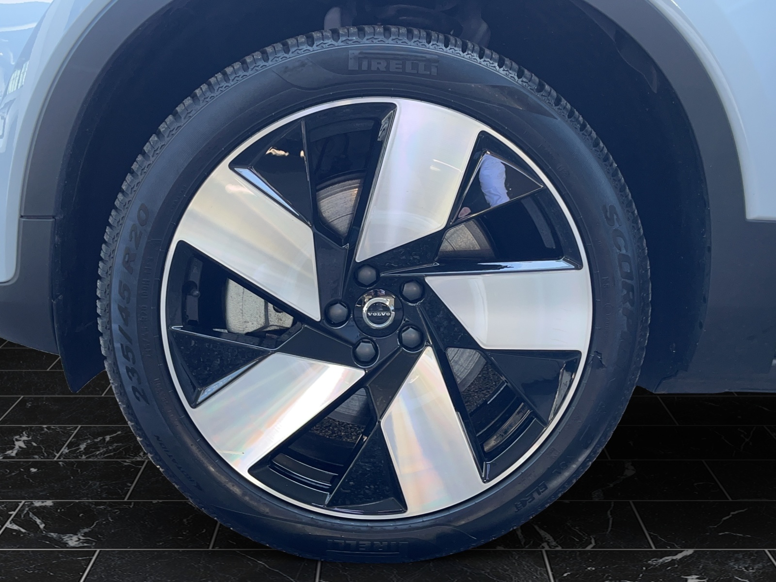 VOLVO XC40 E80 Twin Plus AWD-image-17