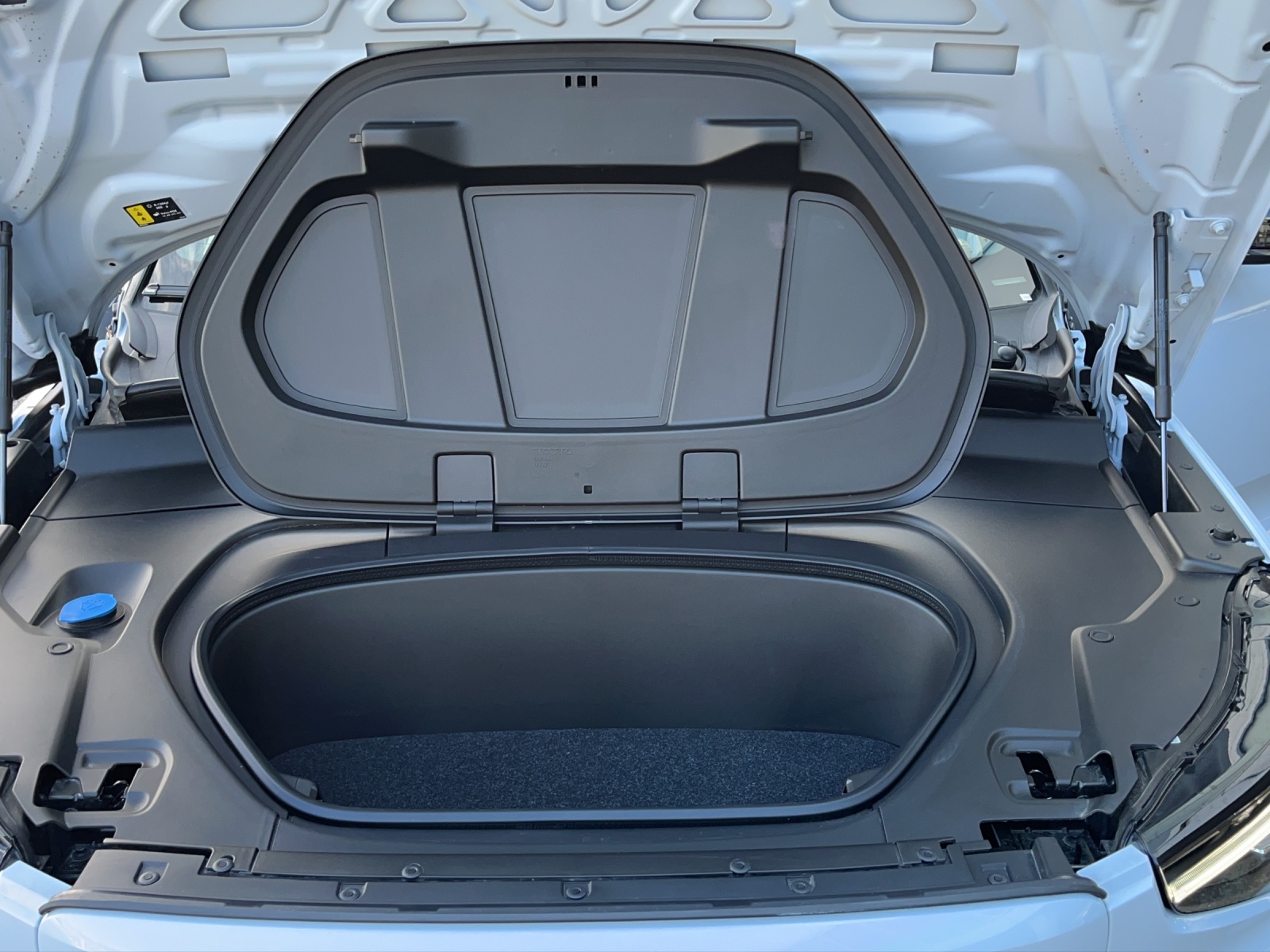 VOLVO XC40 E80 Twin Plus AWD-image-16
