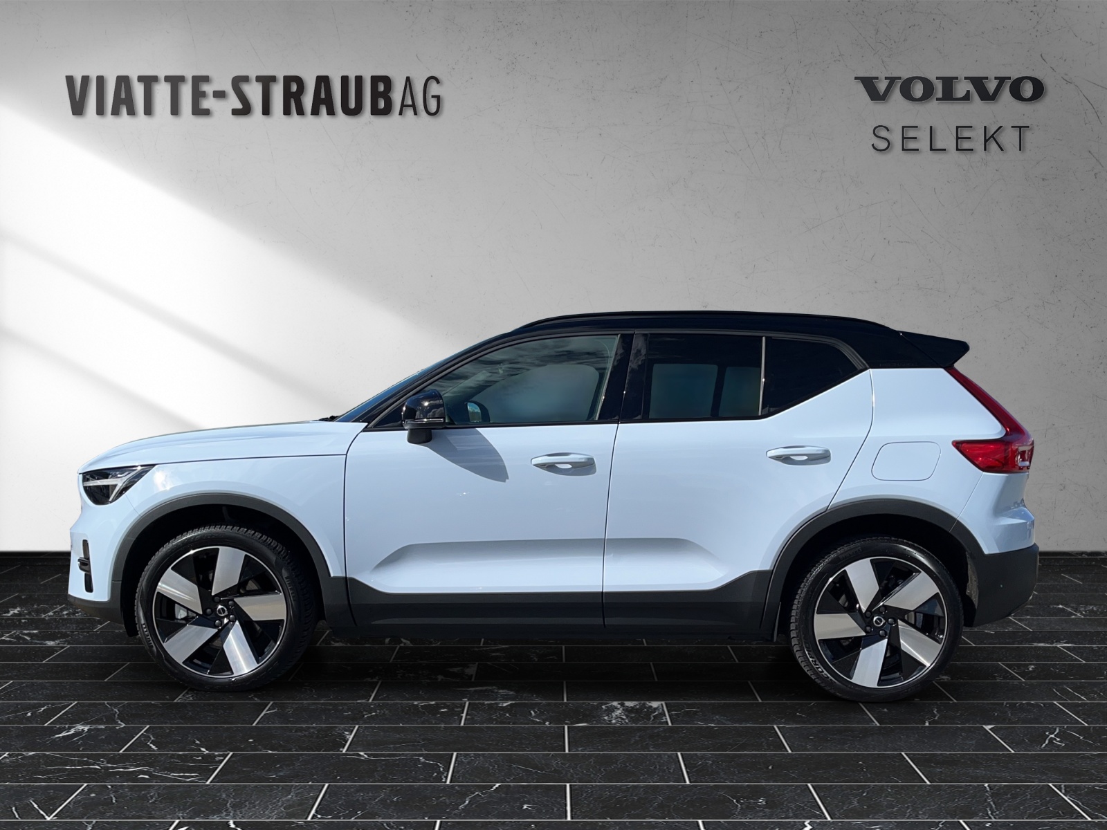 VOLVO XC40 E80 Twin Plus AWD-image-1