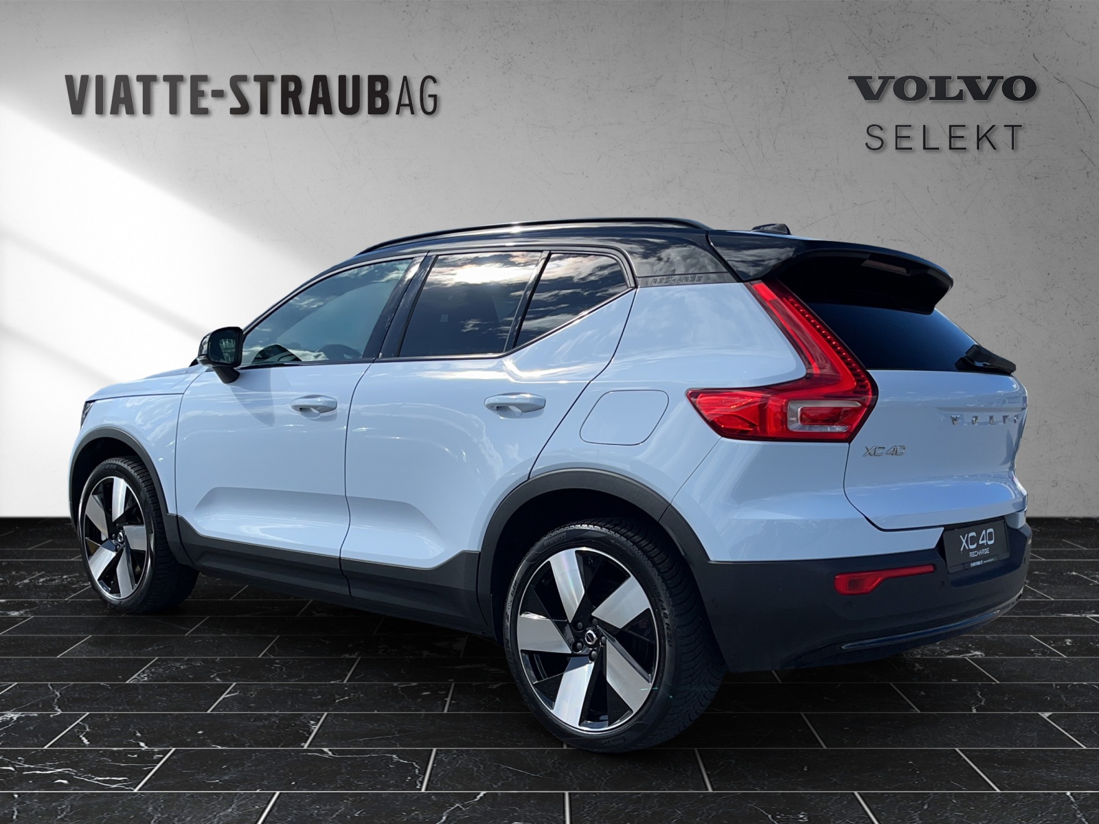 VOLVO XC40 E80 Twin Plus AWD-image-2