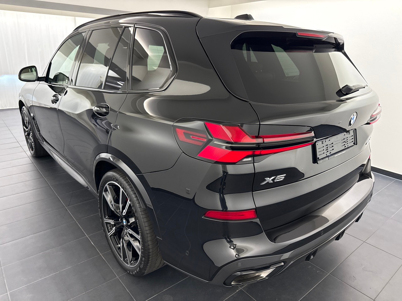 BMW X5 xD 48V 40d M Sport Pro-showroom-element-1