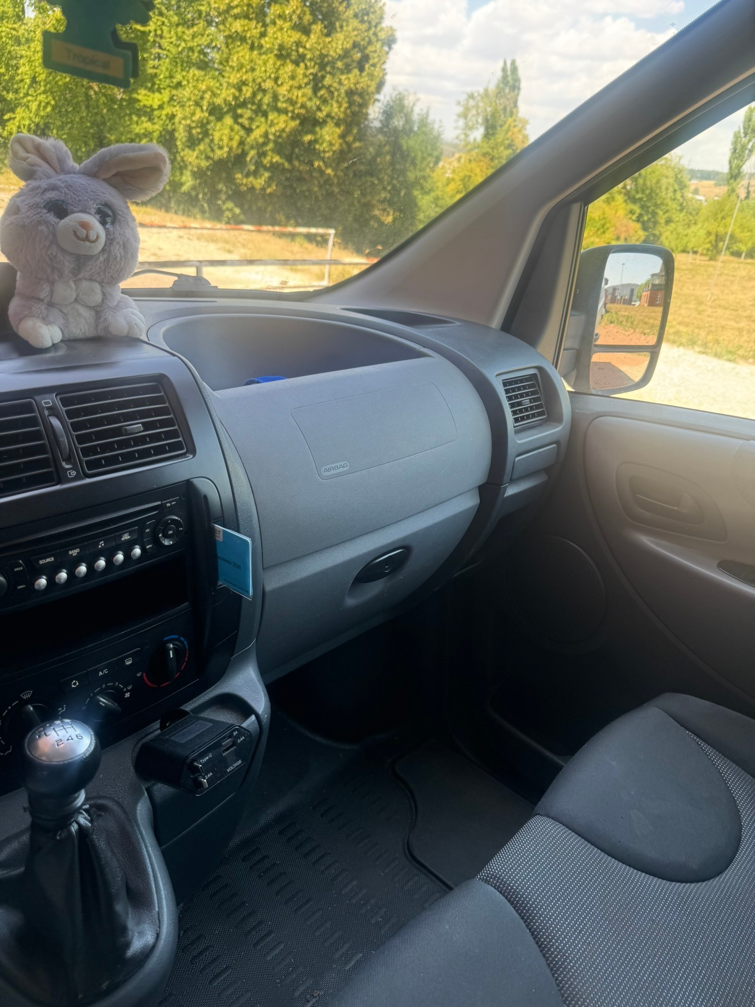PEUGEOT Expert 2.0 HDi 229 L2H1-image-10