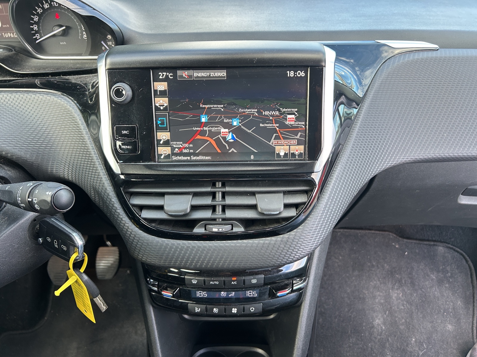 PEUGEOT 2008 1.2 PureTech Active-image-8