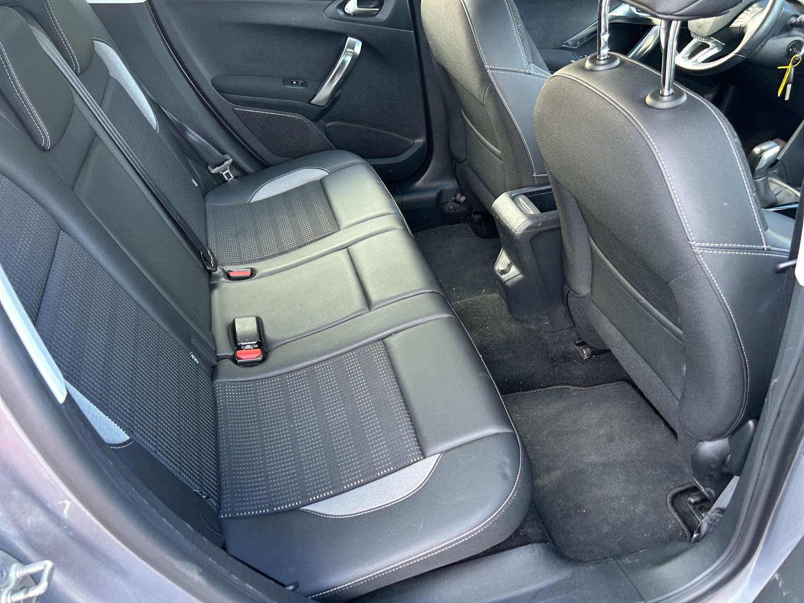 PEUGEOT 2008 1.2 PureTech Active-image-15