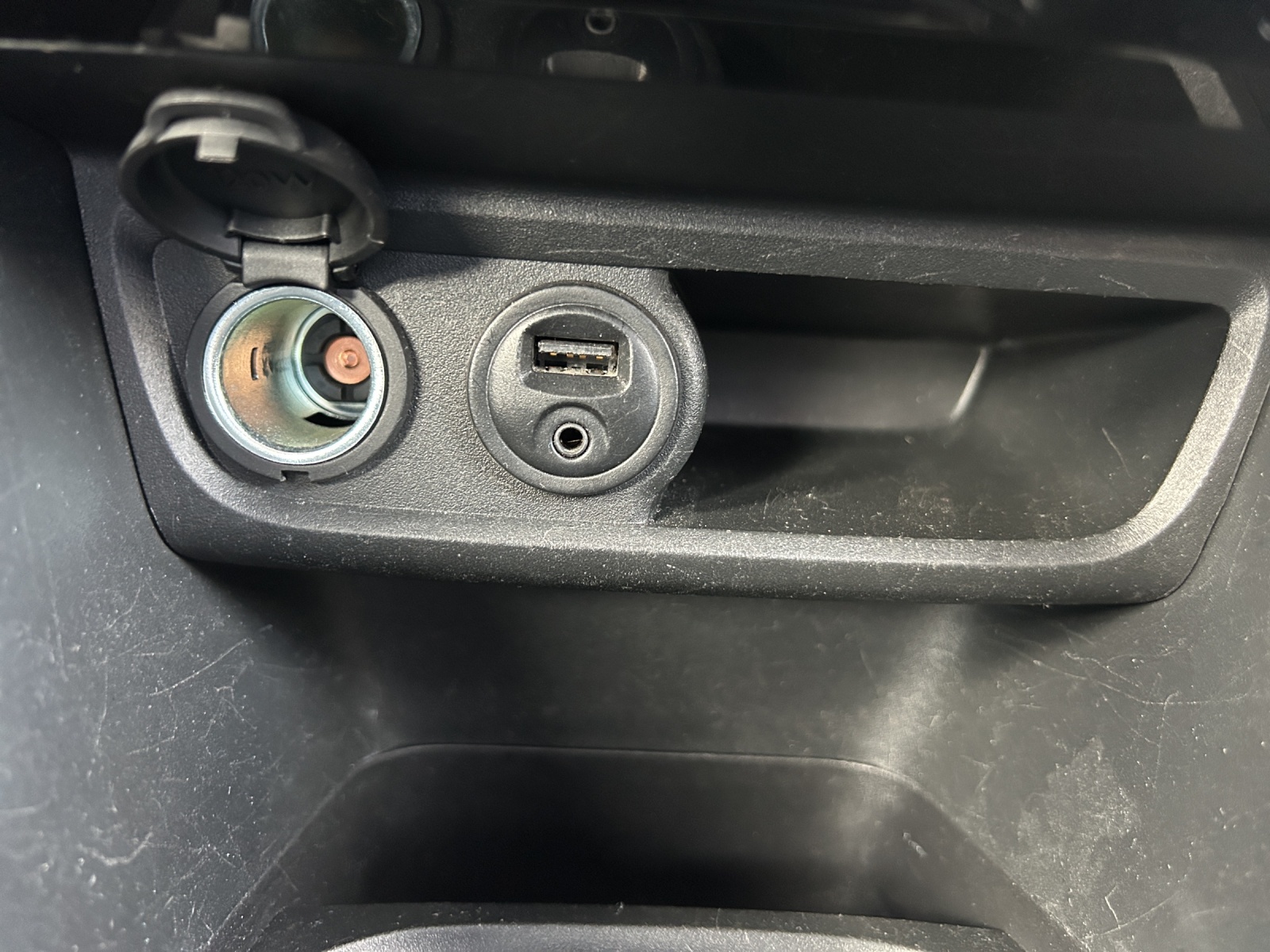 PEUGEOT 2008 1.2 PureTech Active-image-16