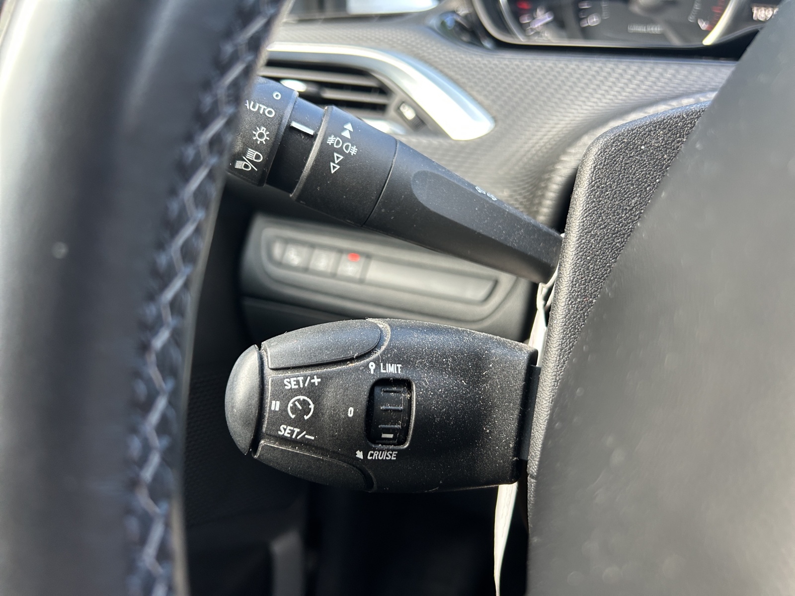 PEUGEOT 2008 1.2 PureTech Active-image-14