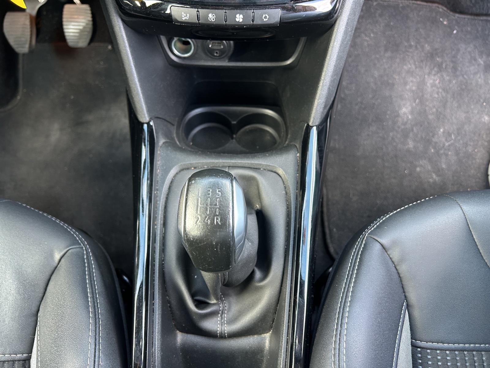 PEUGEOT 2008 1.2 PureTech Active-image-13
