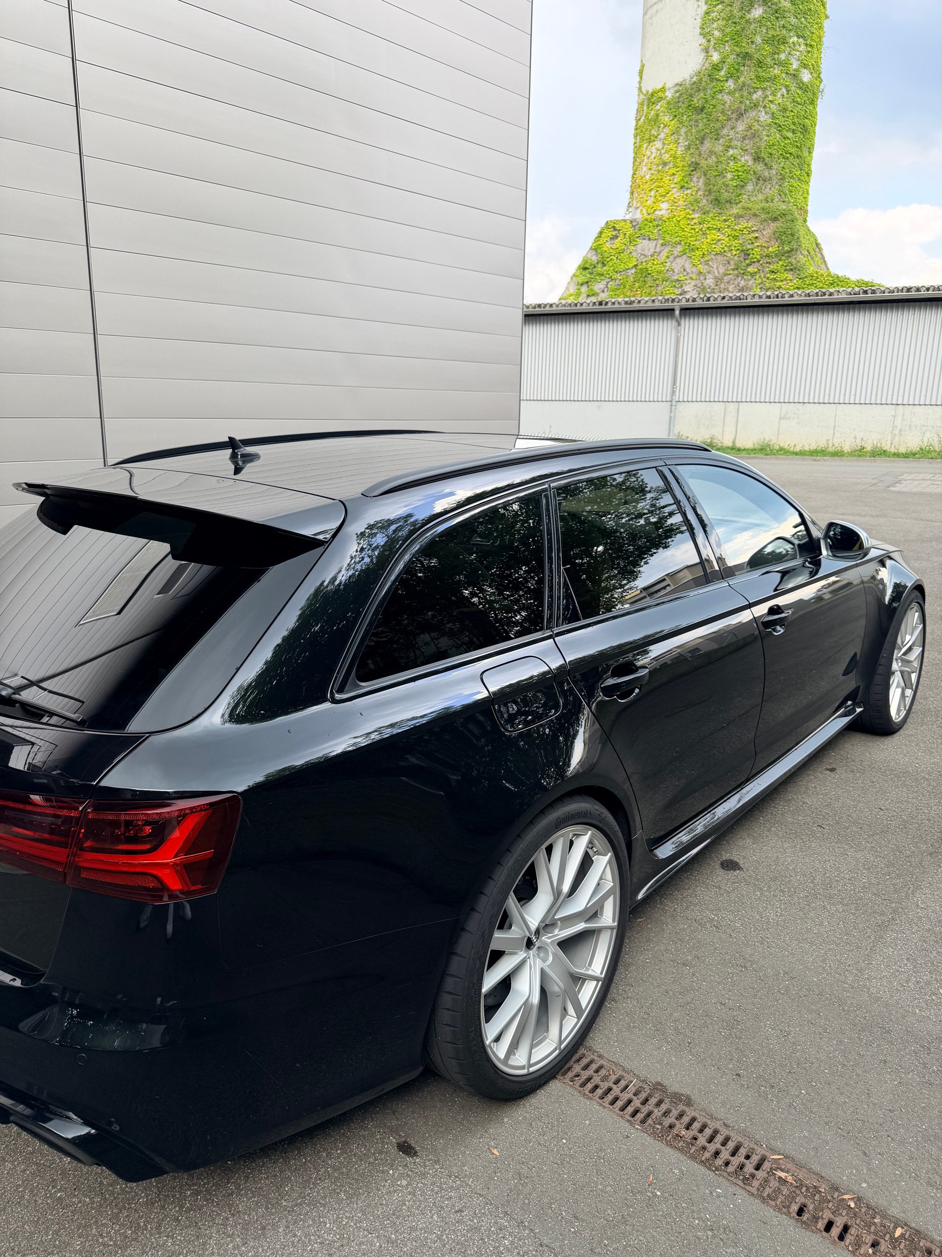 AUDI RS6-image-2