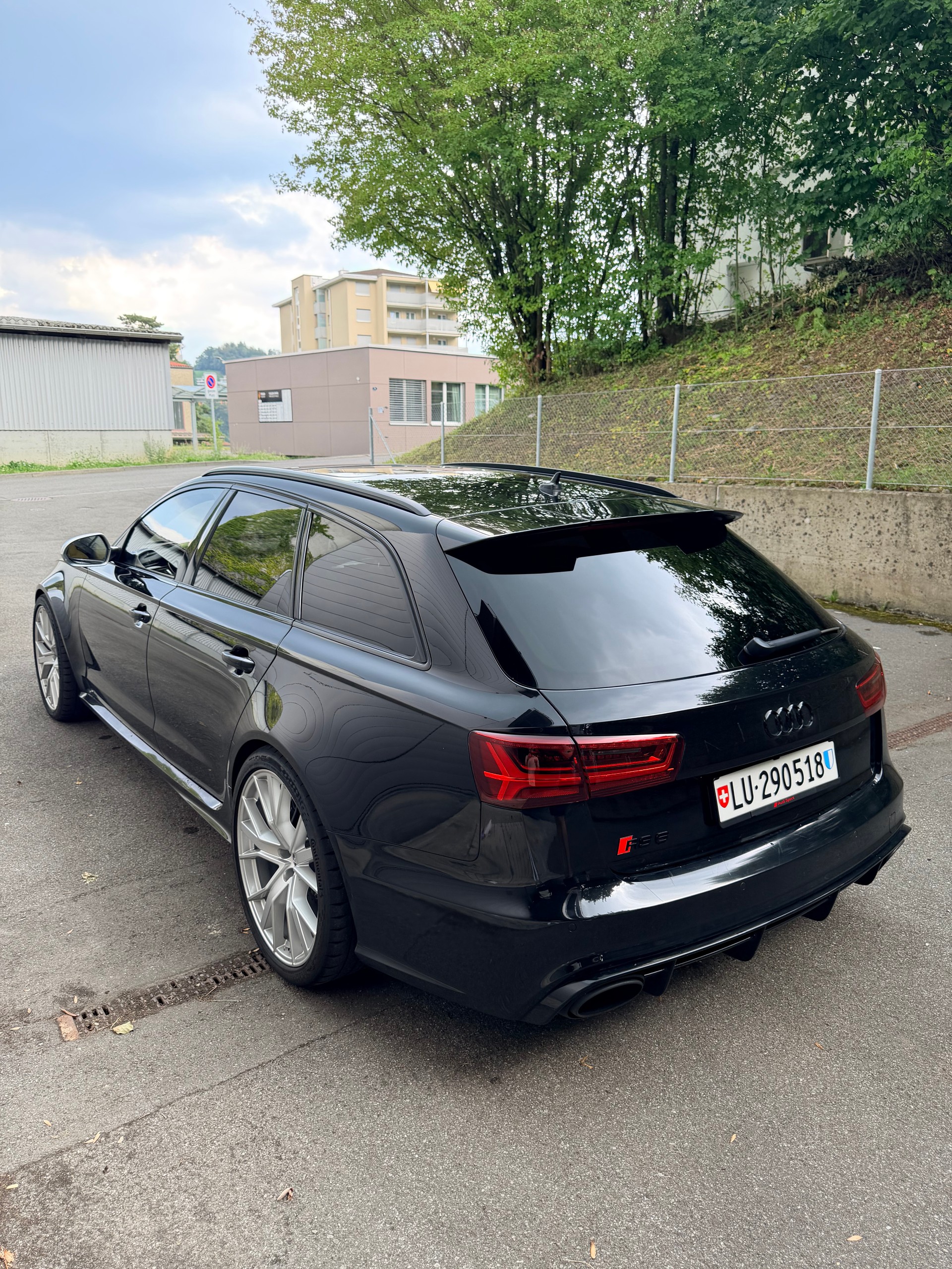 AUDI RS6-image-3
