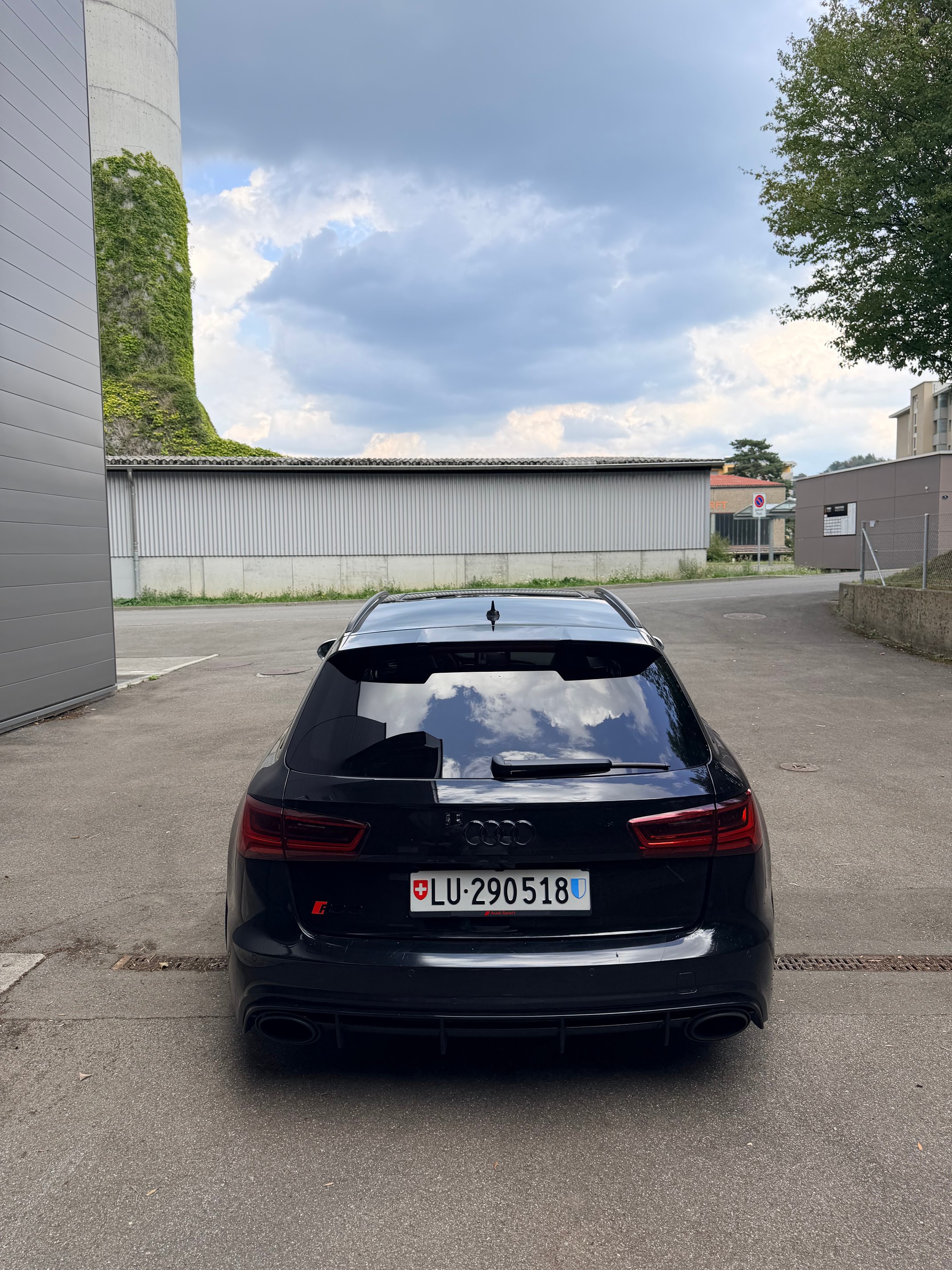 AUDI RS6-image-1